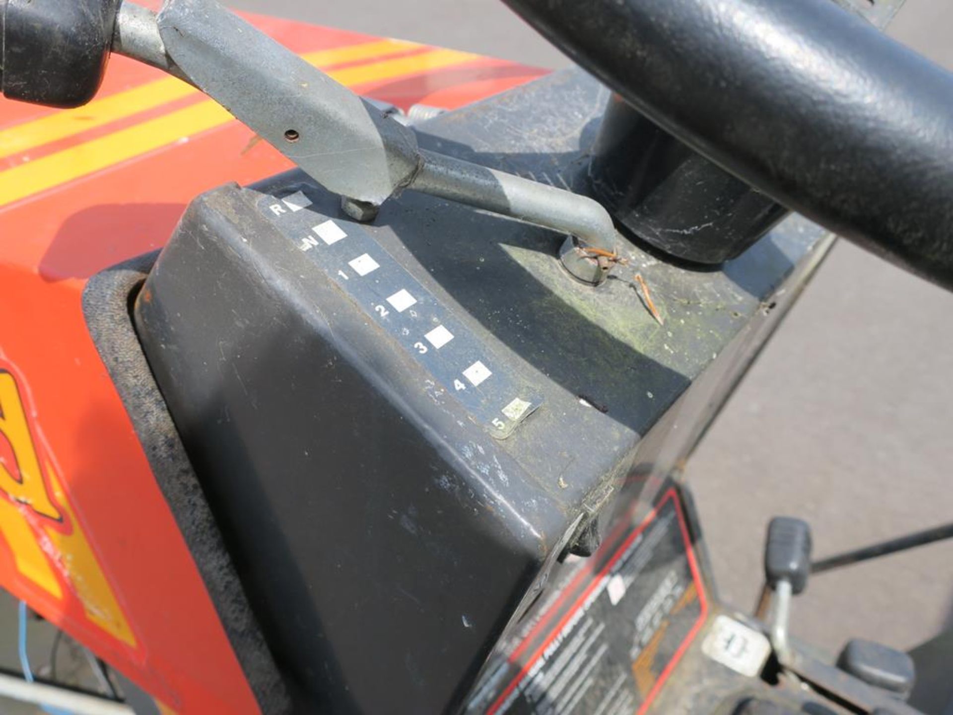 A Westwood T1100 Ride on Lawnmower. (In working order). - Bild 11 aus 14