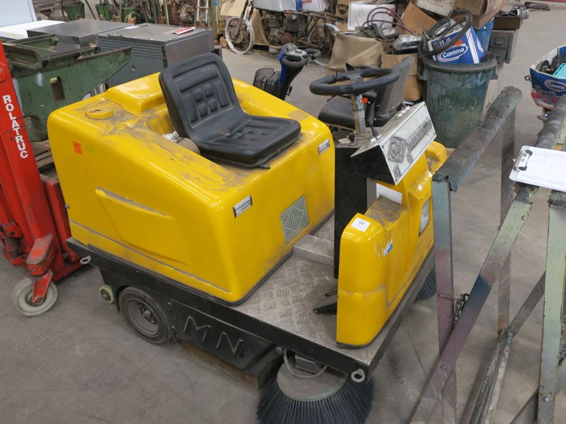 * An MN Mingnvo Battery Powered Sweeper Runs. (No Charger) Please note there is a £10 Plus VAT