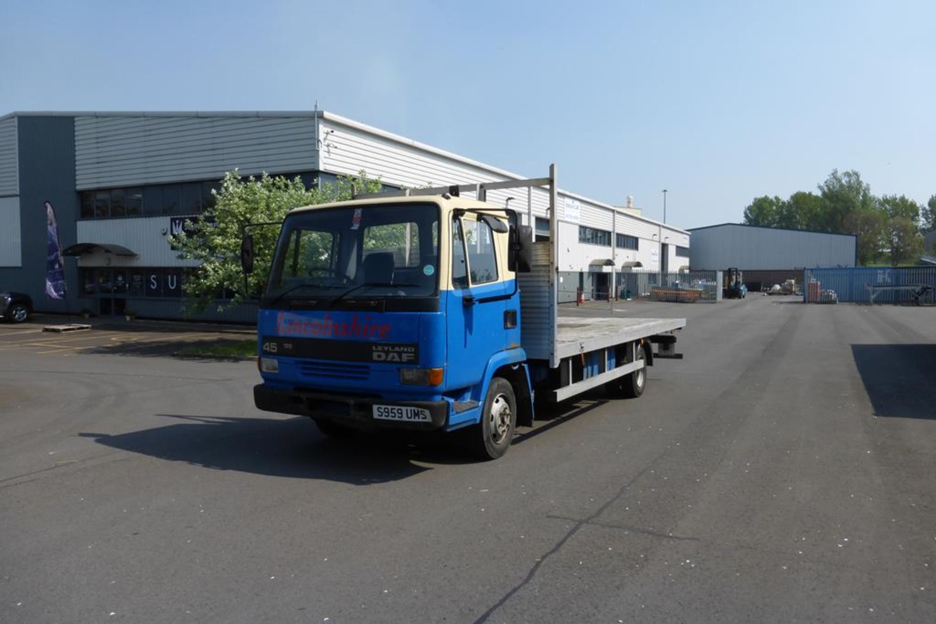 A Leyland DAF 45 150 Euro 2 TI Flatbed Lorry. Running a 150 BHP cummins 5.9 6BT and a ZF-S5-42 - Image 3 of 16