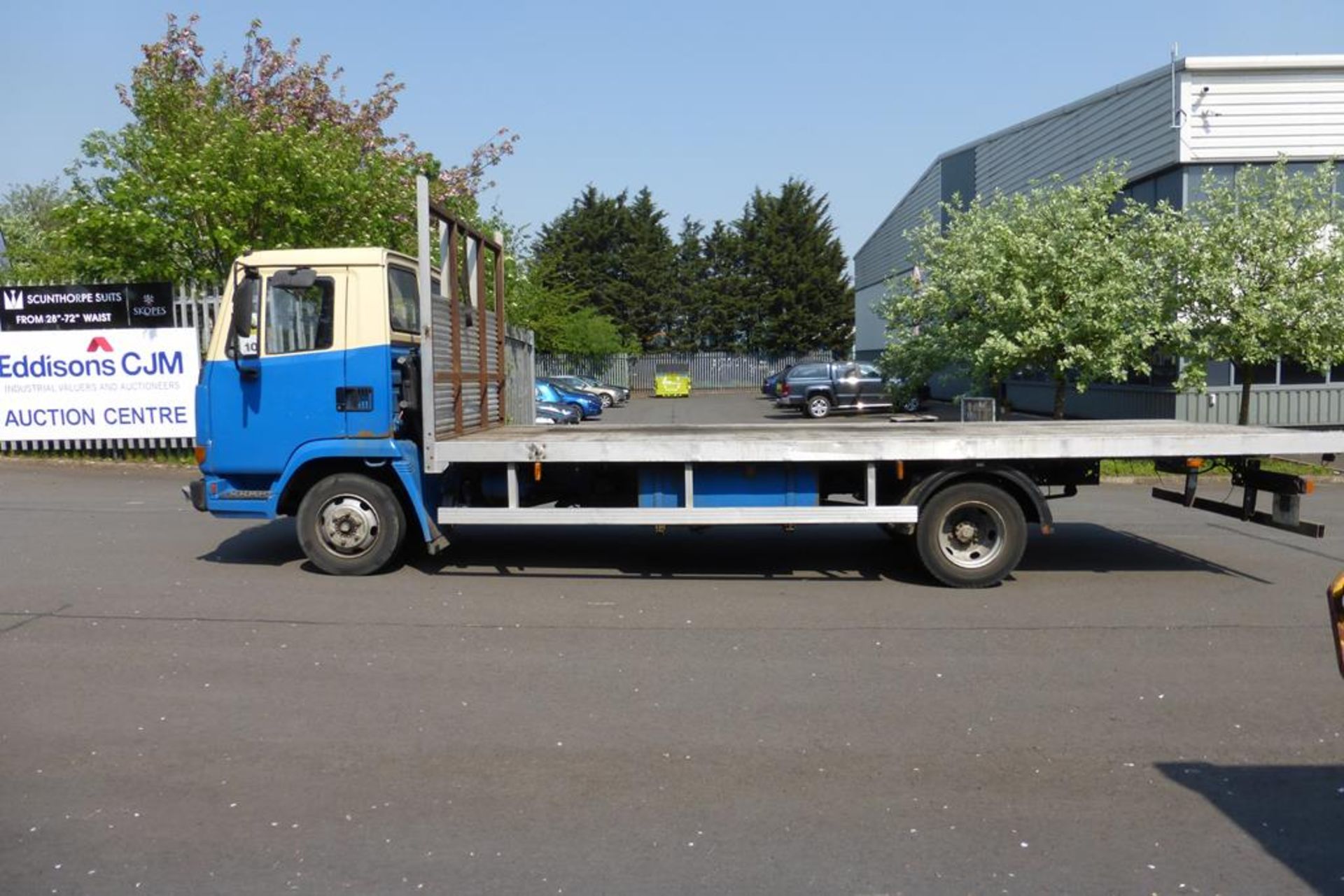 A Leyland DAF 45 150 Euro 2 TI Flatbed Lorry. Running a 150 BHP cummins 5.9 6BT and a ZF-S5-42 - Image 4 of 16