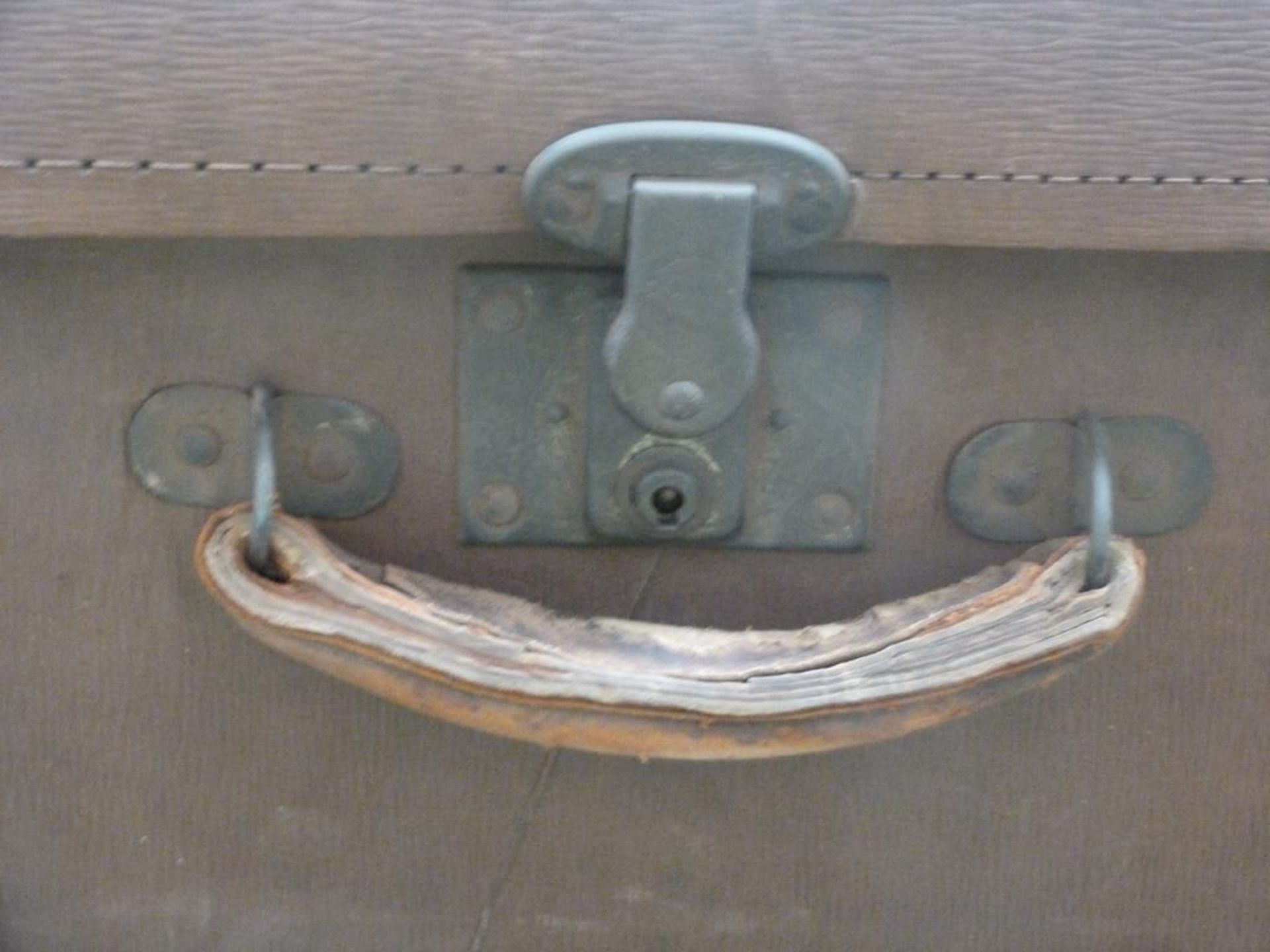 An Early Trunk Suitcase with Reinforced Corners (H21cm, W62cm, D42cm) (Est.£20-£40) - Image 2 of 6