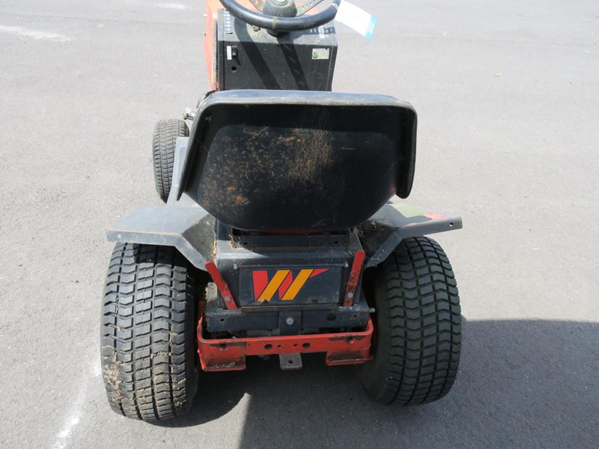 A Westwood T1100 Ride on Lawnmower. (In working order). - Bild 4 aus 14