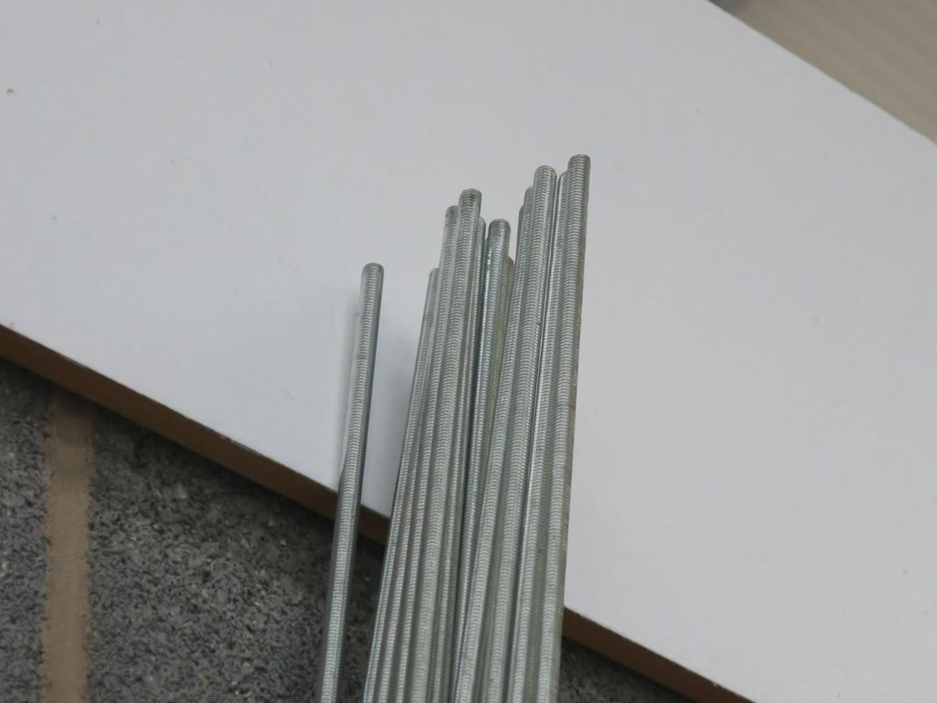 20 x 5/16 UNC Threaded Rod approx 10' lenghts - Image 4 of 4