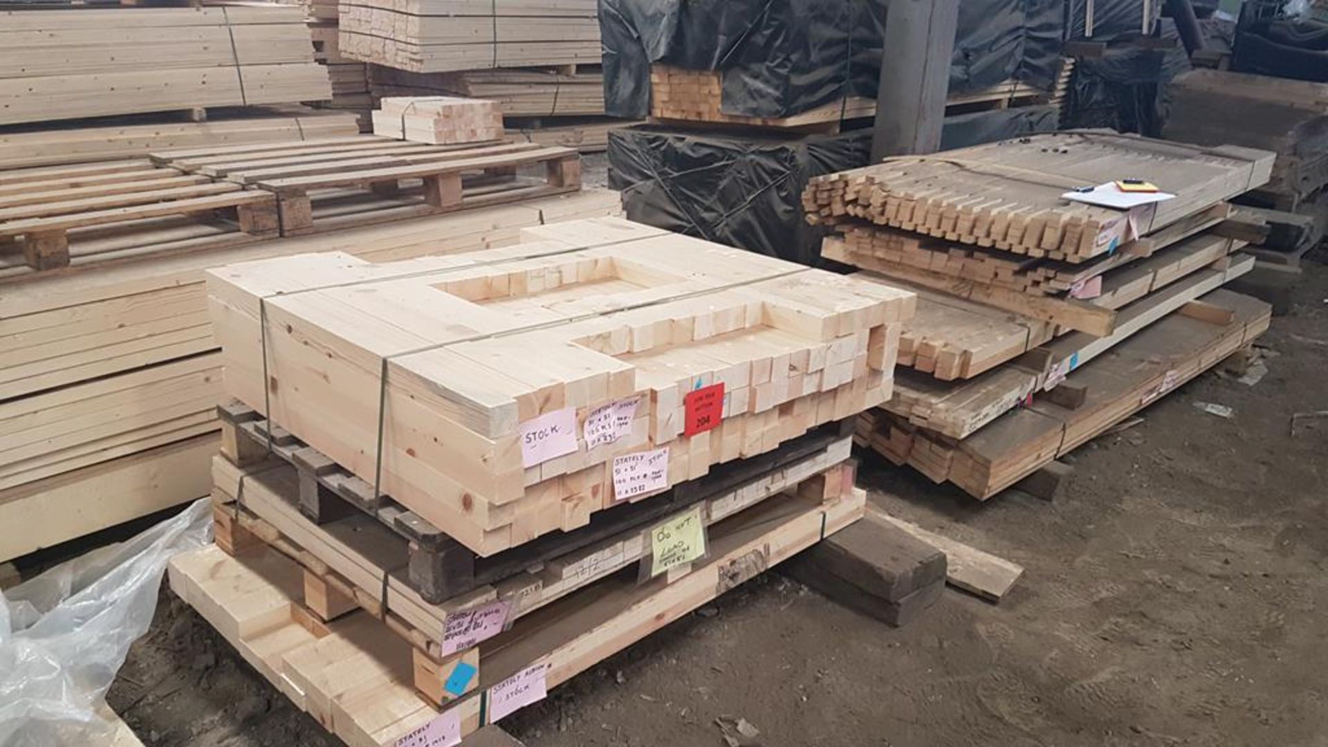 * 63x63 (51x51) planed square edged. 100 pieces at 940mm-1000mm. 11X2382. Please note this lot is