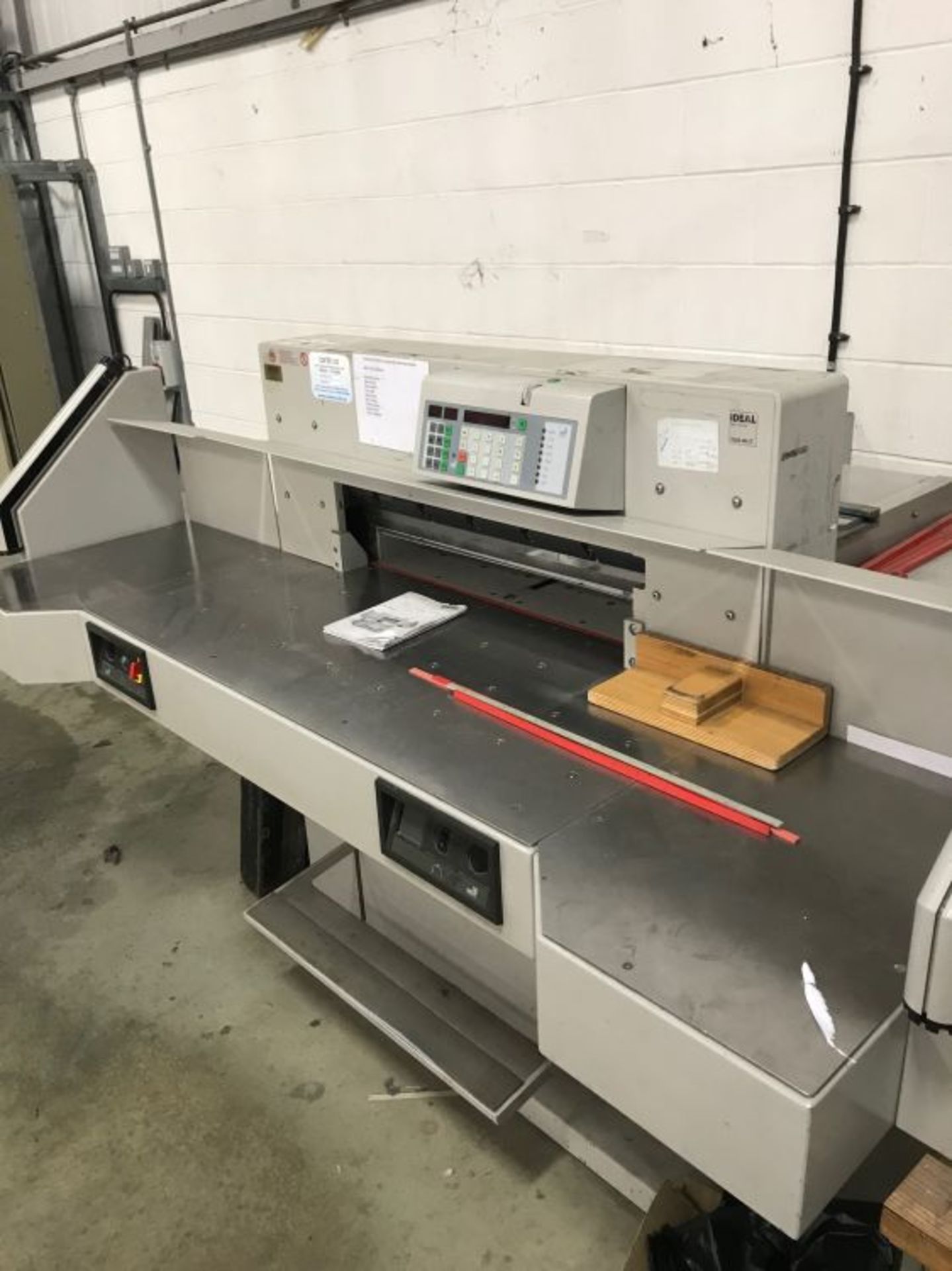 * IDEAL 7228-06 LT Guillotine. Full working order with Operators manual and spare Blade. This lot is