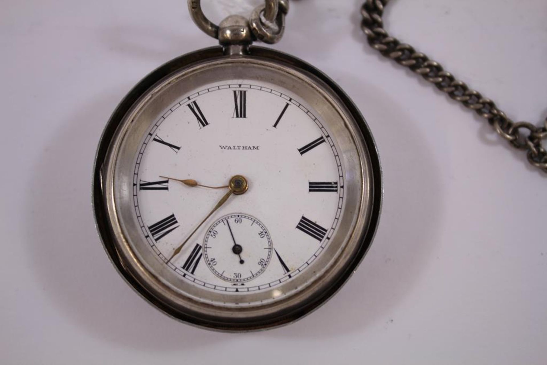 An early 20th Century silver cased key-wind Waltham Pocket Watch Birmingham 1909 (with silver chain) - Image 3 of 7