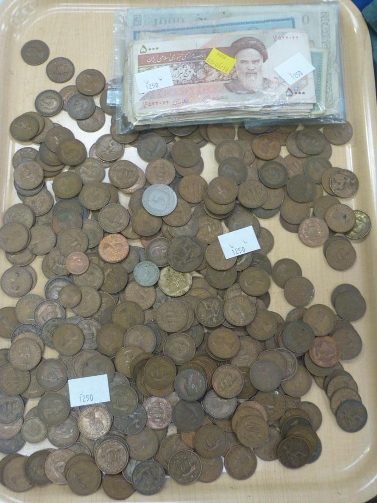 Approximately 2.3 Kg of old Coins (mainly half - pennies) and a selection of International Bank