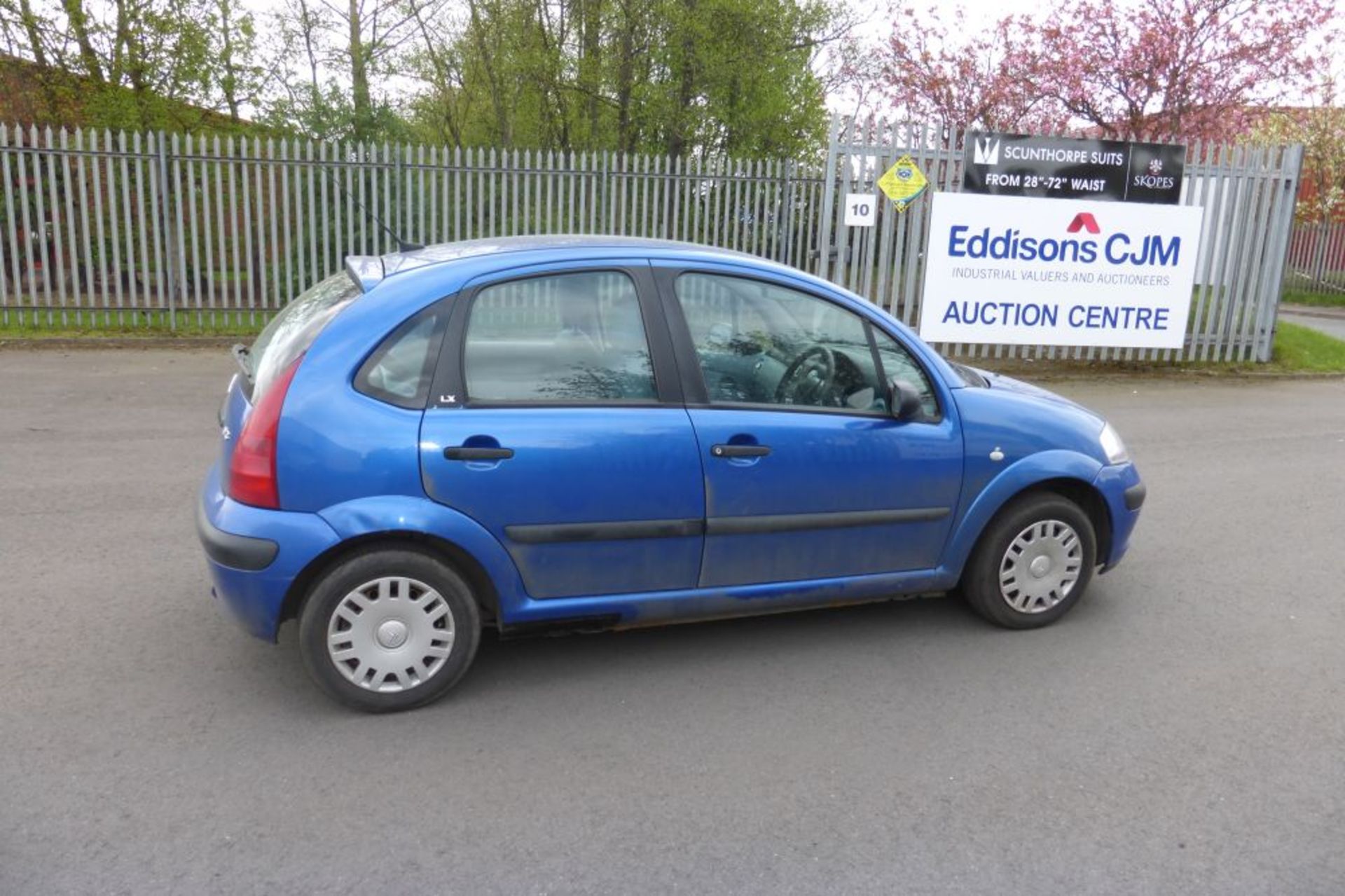 A Citroen C3 LX 1360cc Petrol, Date of First Registration 30.06.2003 comes with V5, 1 Key and - Image 2 of 11