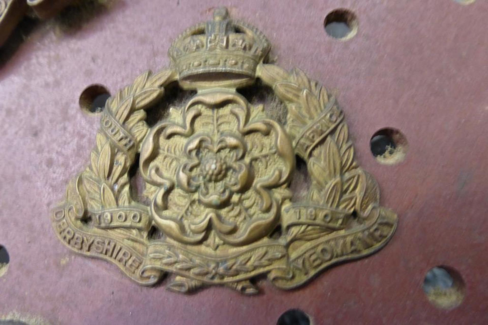An impressive collection of over one hundred and thirty predominantly military cap badges and - Image 29 of 29