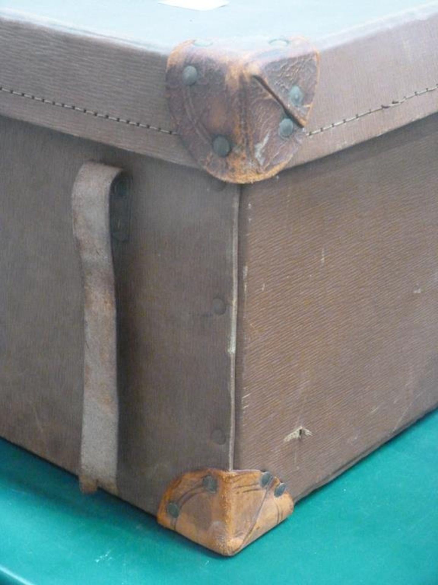An Early Trunk Suitcase with Reinforced Corners (H21cm, W62cm, D42cm) (Est.£20-£40) - Image 3 of 6