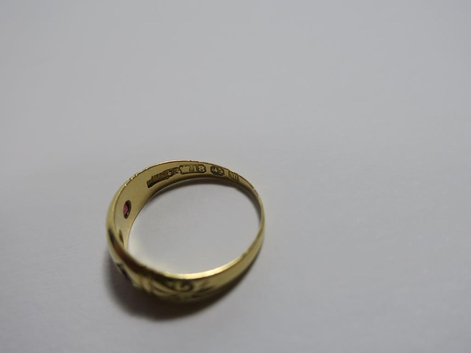 18ct Gold Ring with 1/16 Diamond and two Rubies, size K, approx 2.8g (est £120-£150) - Image 6 of 7