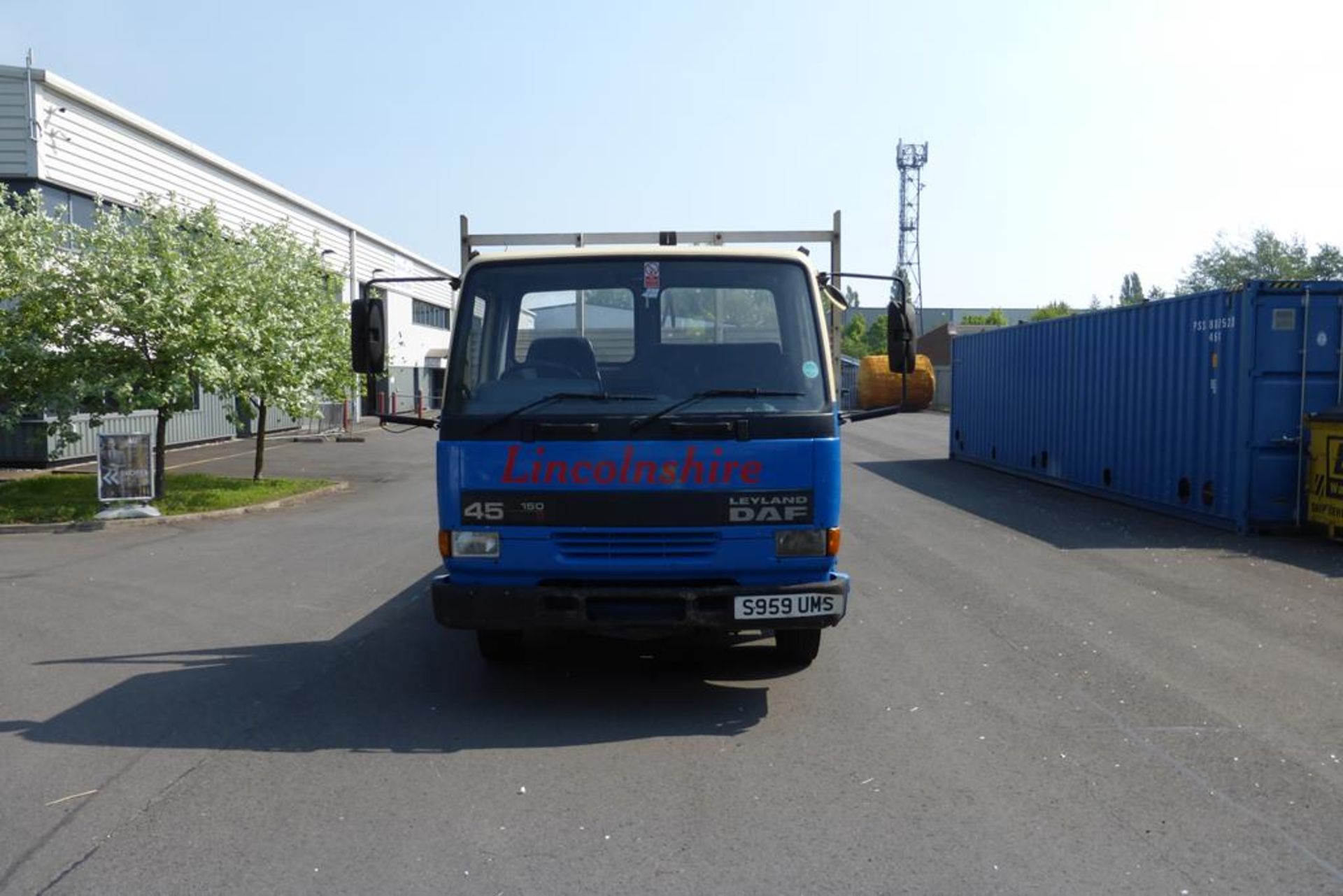 A Leyland DAF 45 150 Euro 2 TI Flatbed Lorry. Running a 150 BHP cummins 5.9 6BT and a ZF-S5-42 - Image 2 of 16