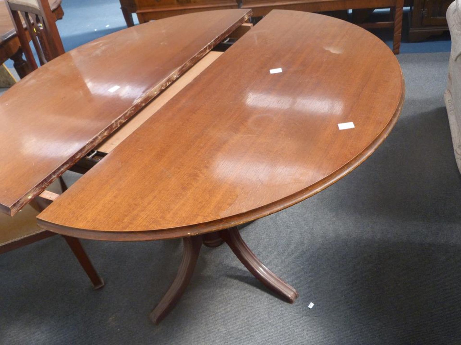 A Circular Extending Pedestal Dining Table. (Diameter 109cm- Extension Piece 49.5cm Wide) (Est.£ - Image 2 of 2