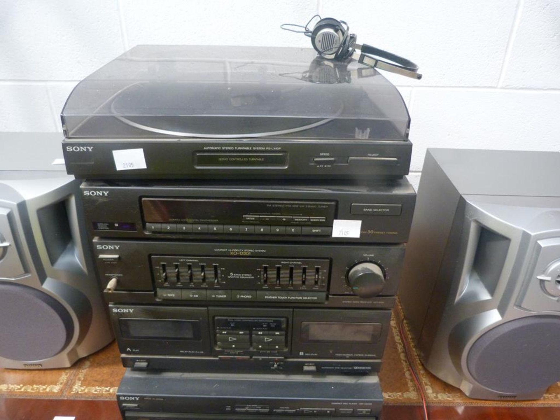 A Sony Stacking Stereo System with 5 Disc Compact CD Player (CDP-C500m), Twin Tape Deck, Stereo - Image 2 of 2