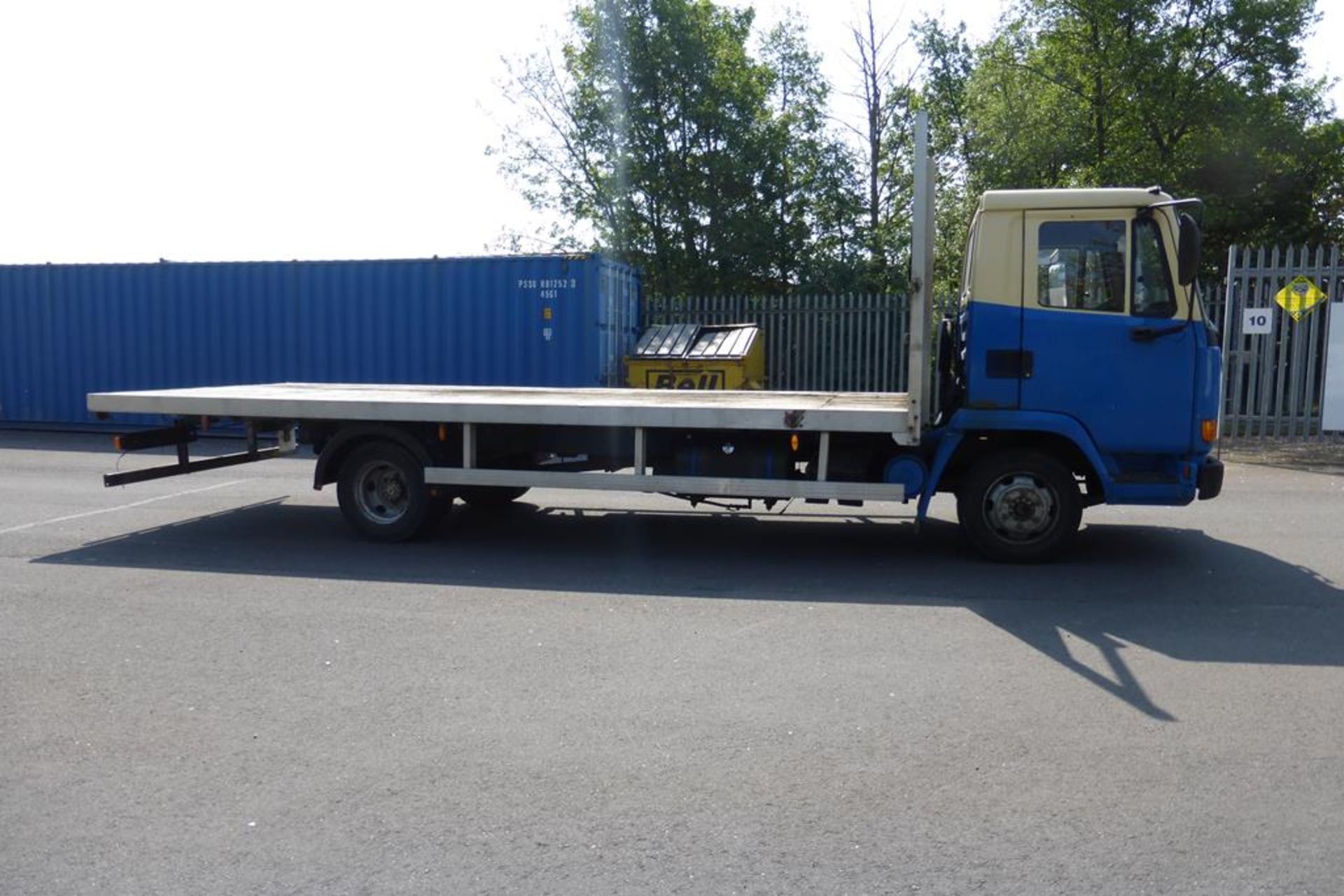 A Leyland DAF 45 150 Euro 2 TI Flatbed Lorry. Running a 150 BHP cummins 5.9 6BT and a ZF-S5-42 - Image 14 of 16