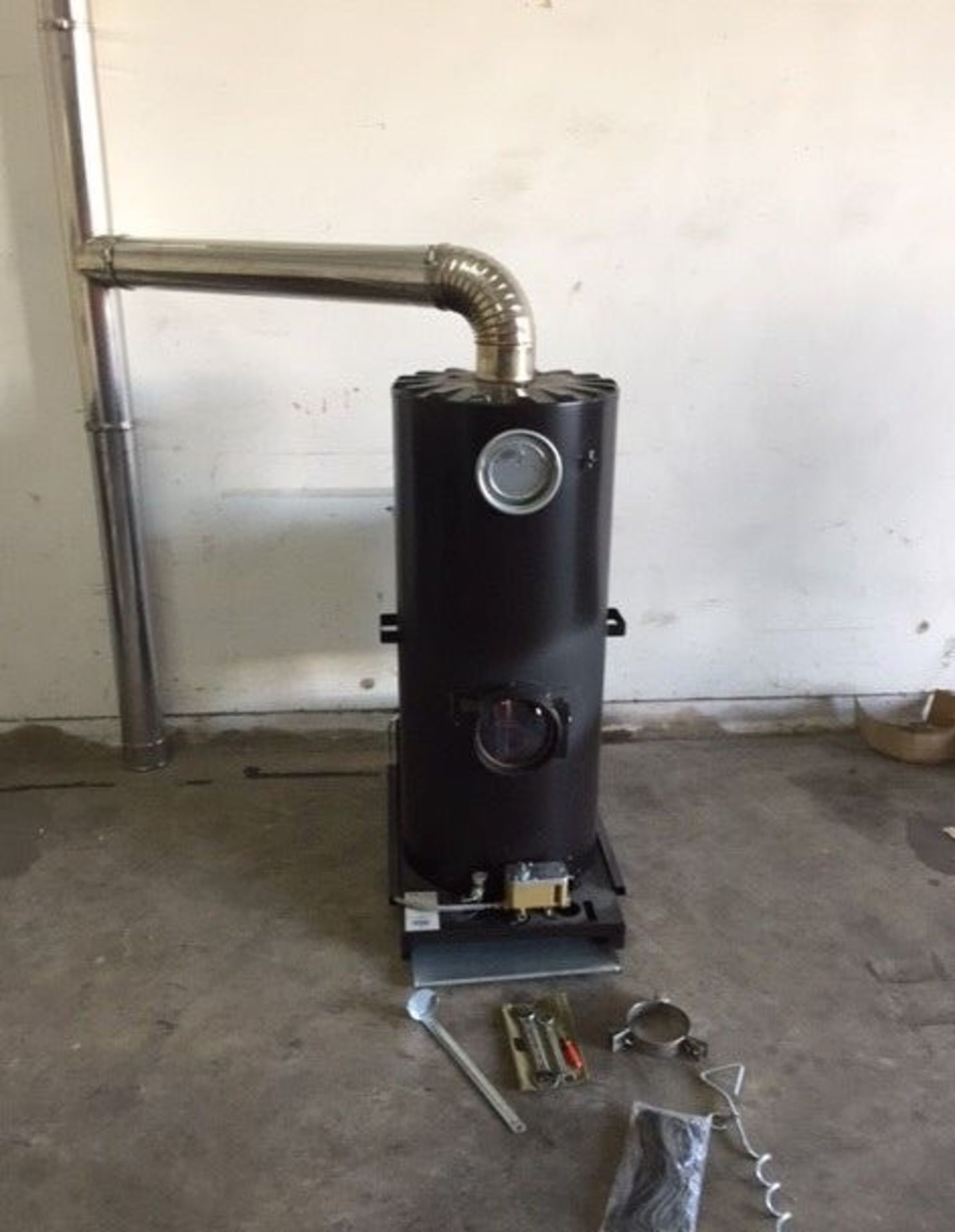 * Deville Multi Fuel Heater, 11kw. (unused). With the Blue Flame Technology this heater makes the - Image 2 of 3