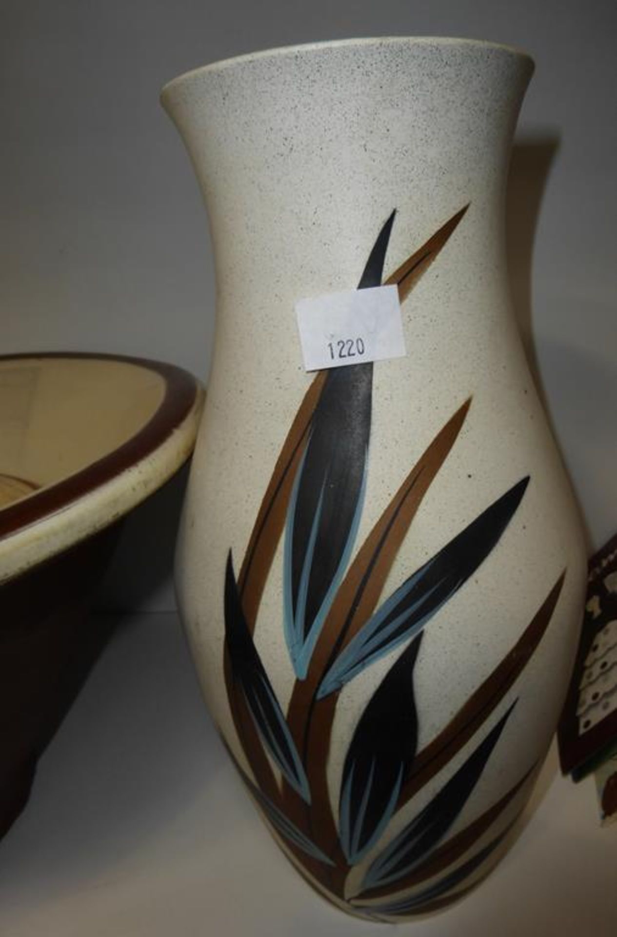 Two Pottery Bowls, One larger than the other, and a Pottery Vase. (Est £20 - £40) - Image 4 of 4