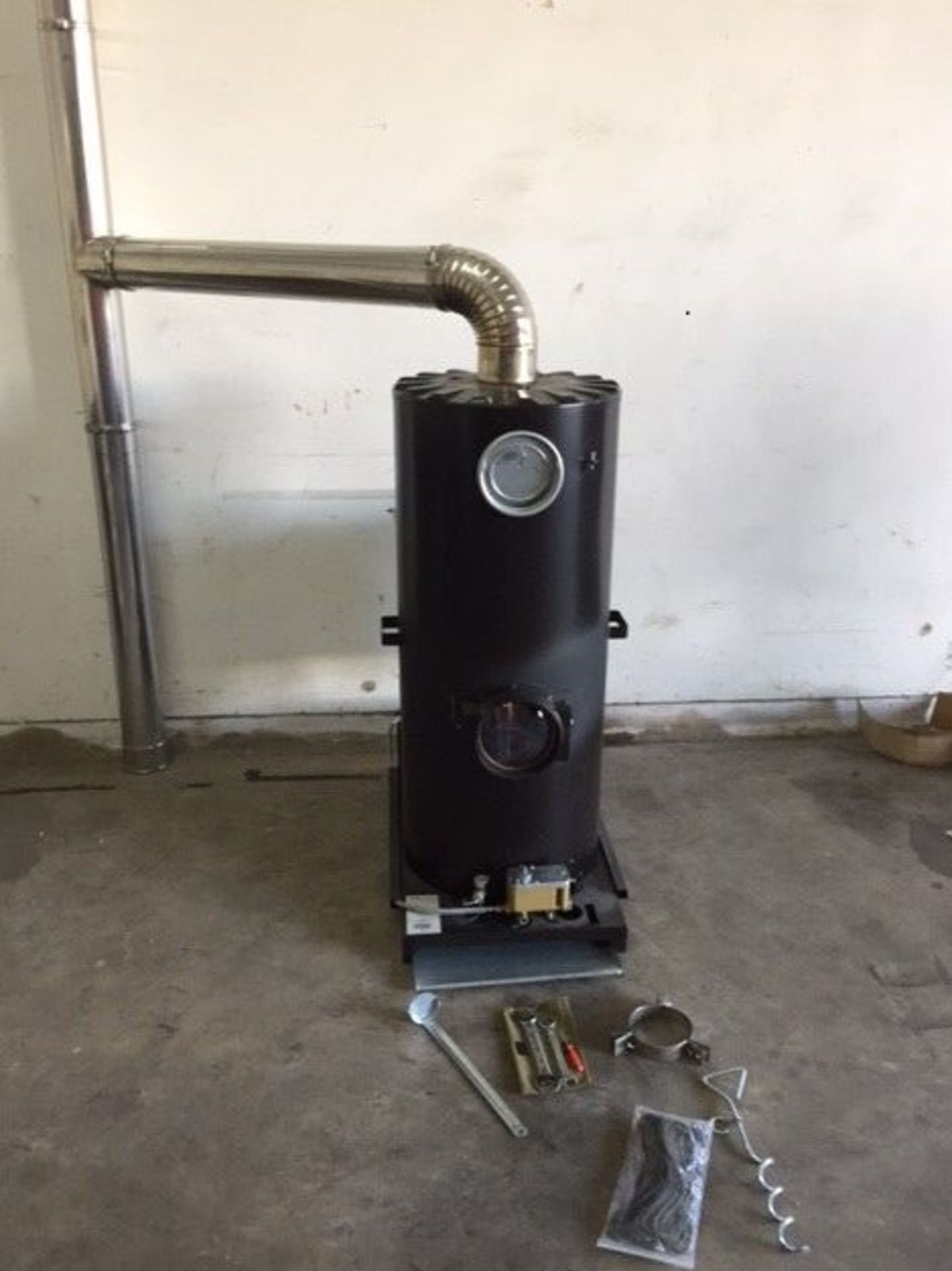 * Deville Multi Fuel Heater, 11kw. (unused). With the Blue Flame Technology this heater makes the - Image 2 of 4