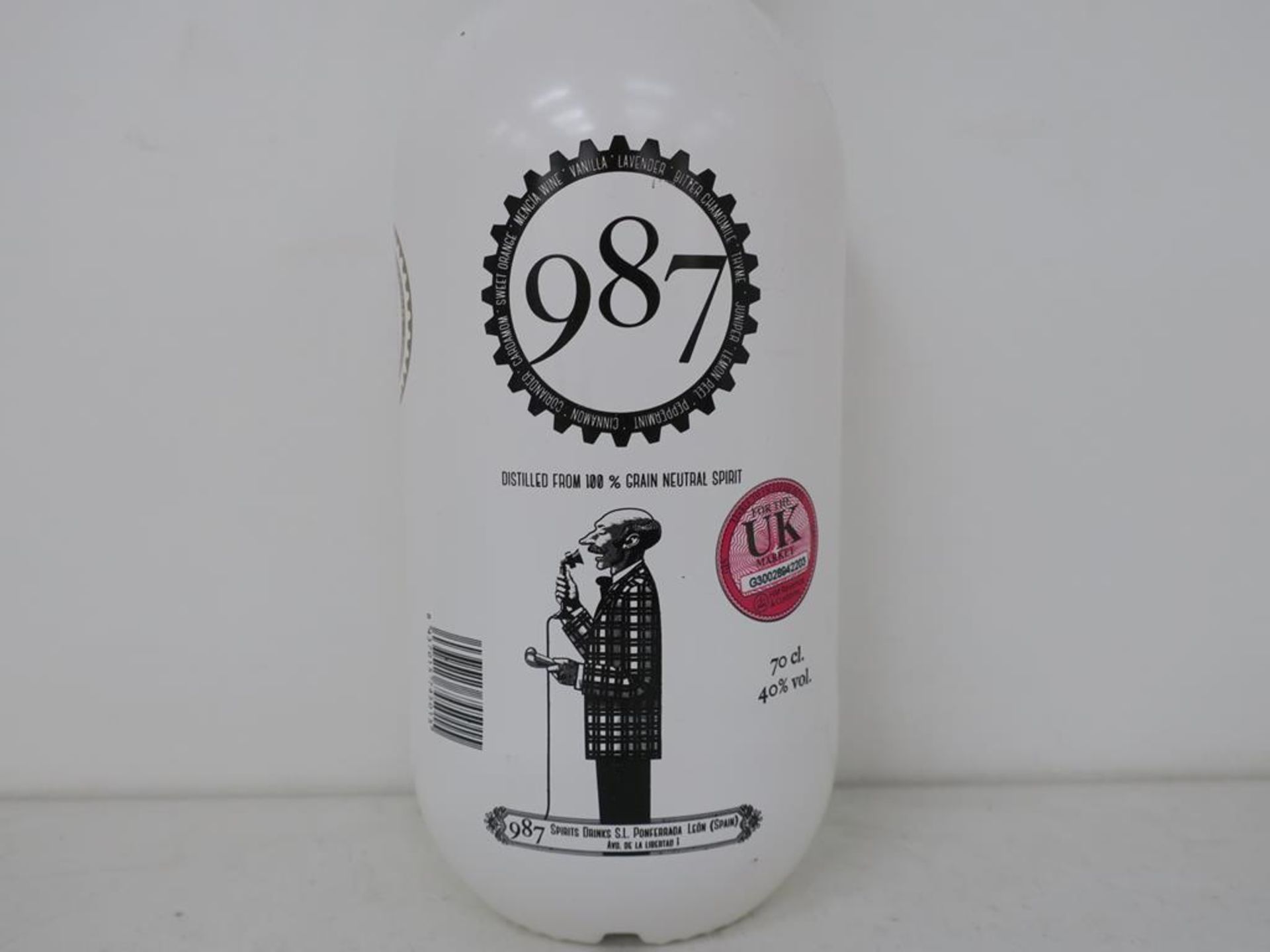 * Three bottles of Gin: a 70cl bottle of Caspyn Midsummer Dry Gin 40% vol, a 70cl bottle of 987 - Image 6 of 7