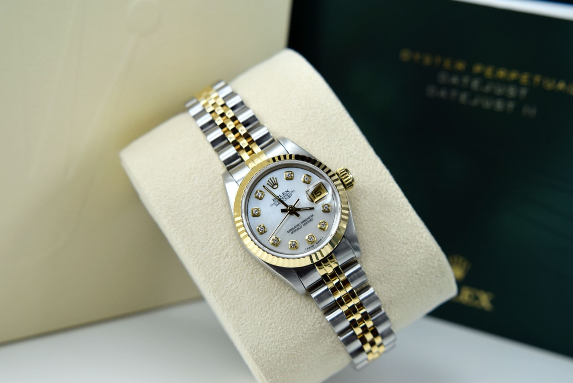 ROLEX *DIAMOND* LADY DATEJUST - 18K GOLD & STEEL WITH WHITE MOP DIAMOND DIAL - Image 10 of 16