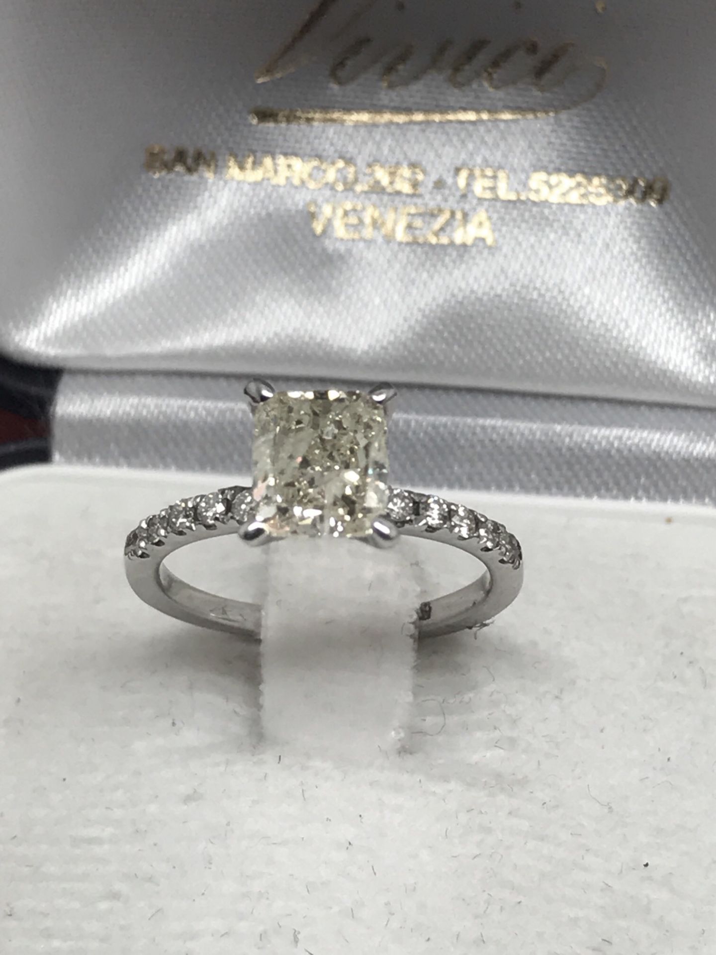 1.66ct CUSHION CUT DIAMOND SOLITAIRE RING