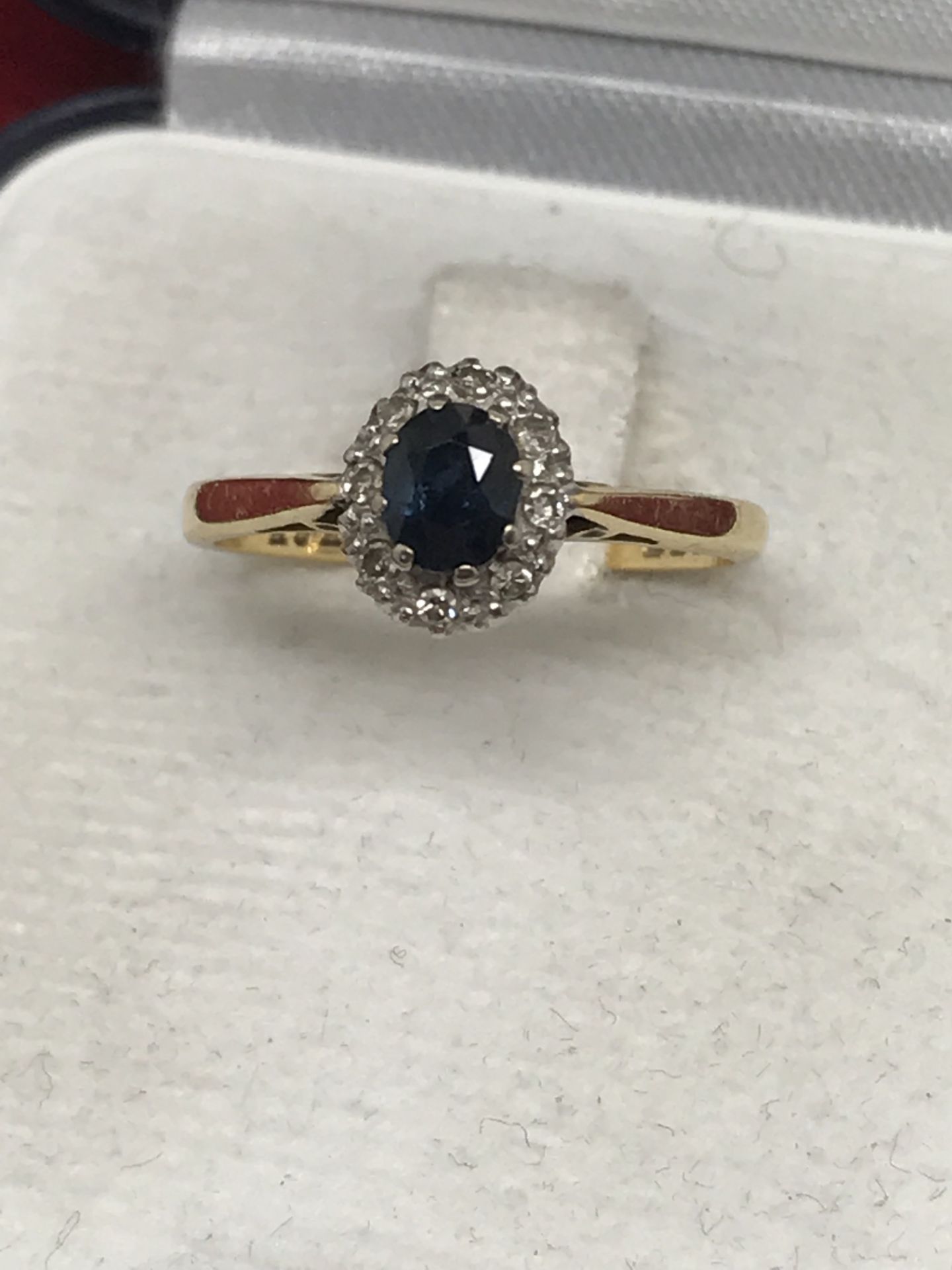 18ct SAPPHIRE & DIAMOND CLUSTER RING