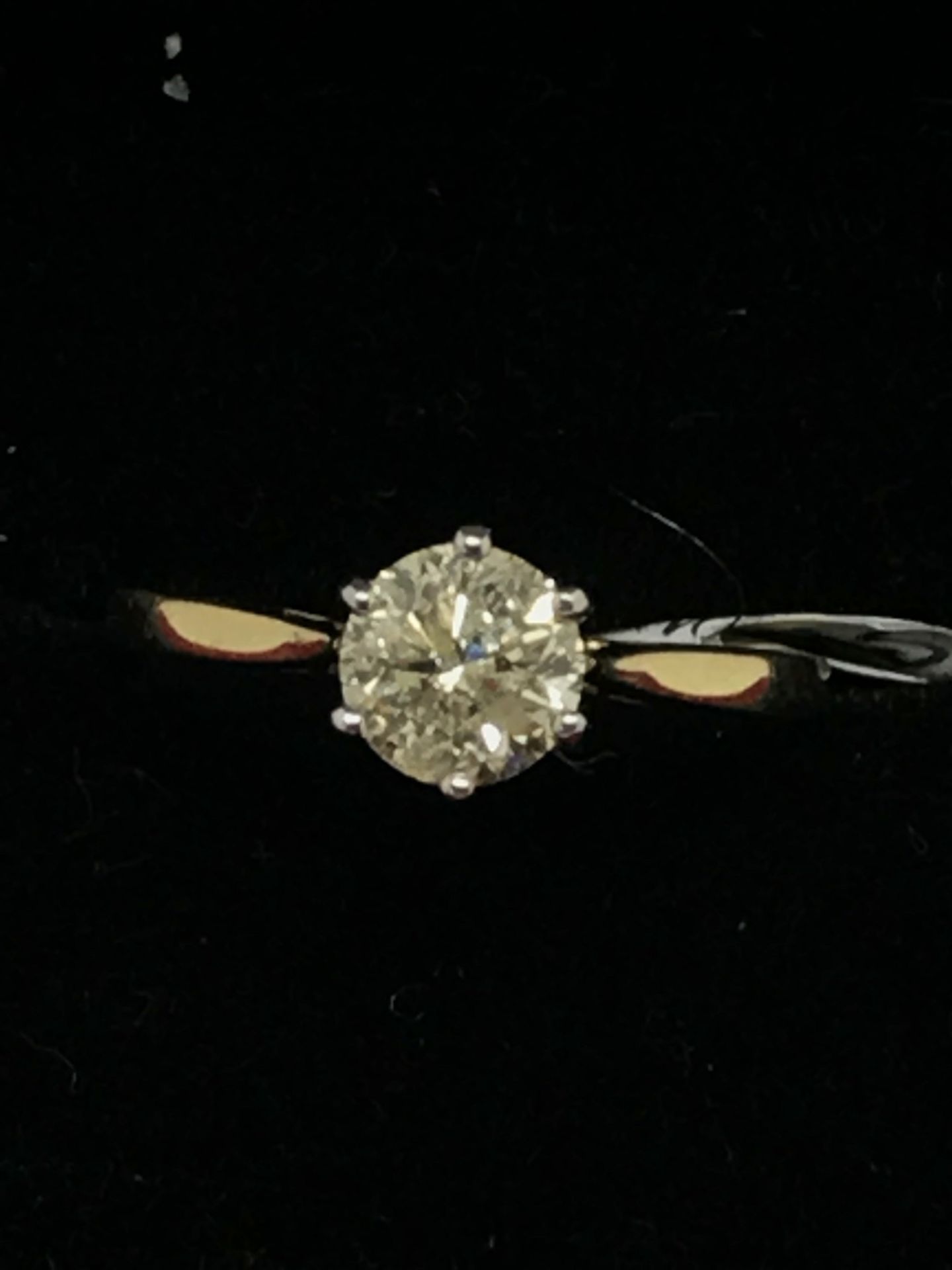 1.00ct DIAMOND SOLITAIRE RING SET IN 18ct YELLOW GOLD - Image 2 of 2