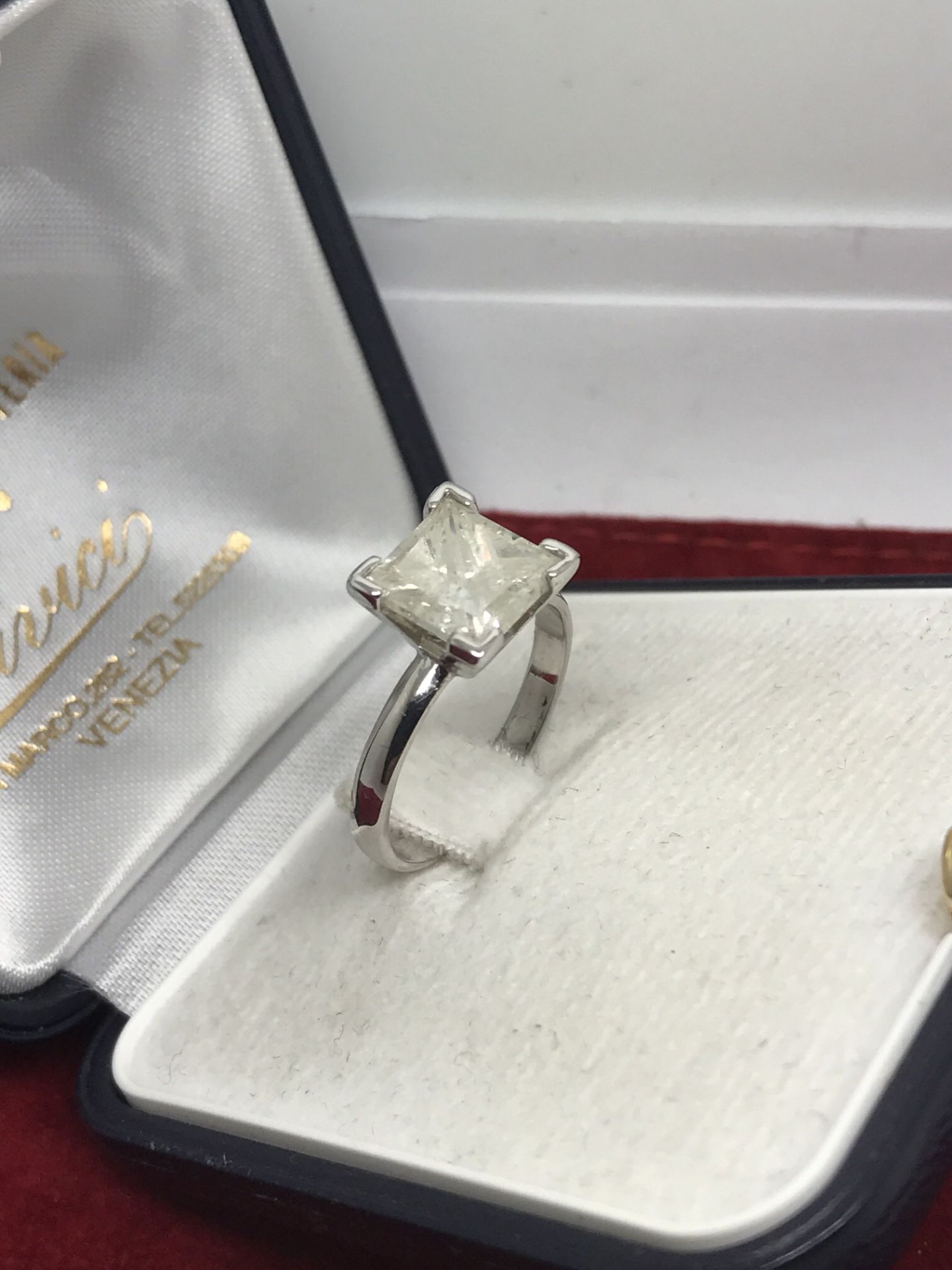 IMPRESSIVE 3.14ct PRINCESS CUT DIAMOND SOLITAIRE RING