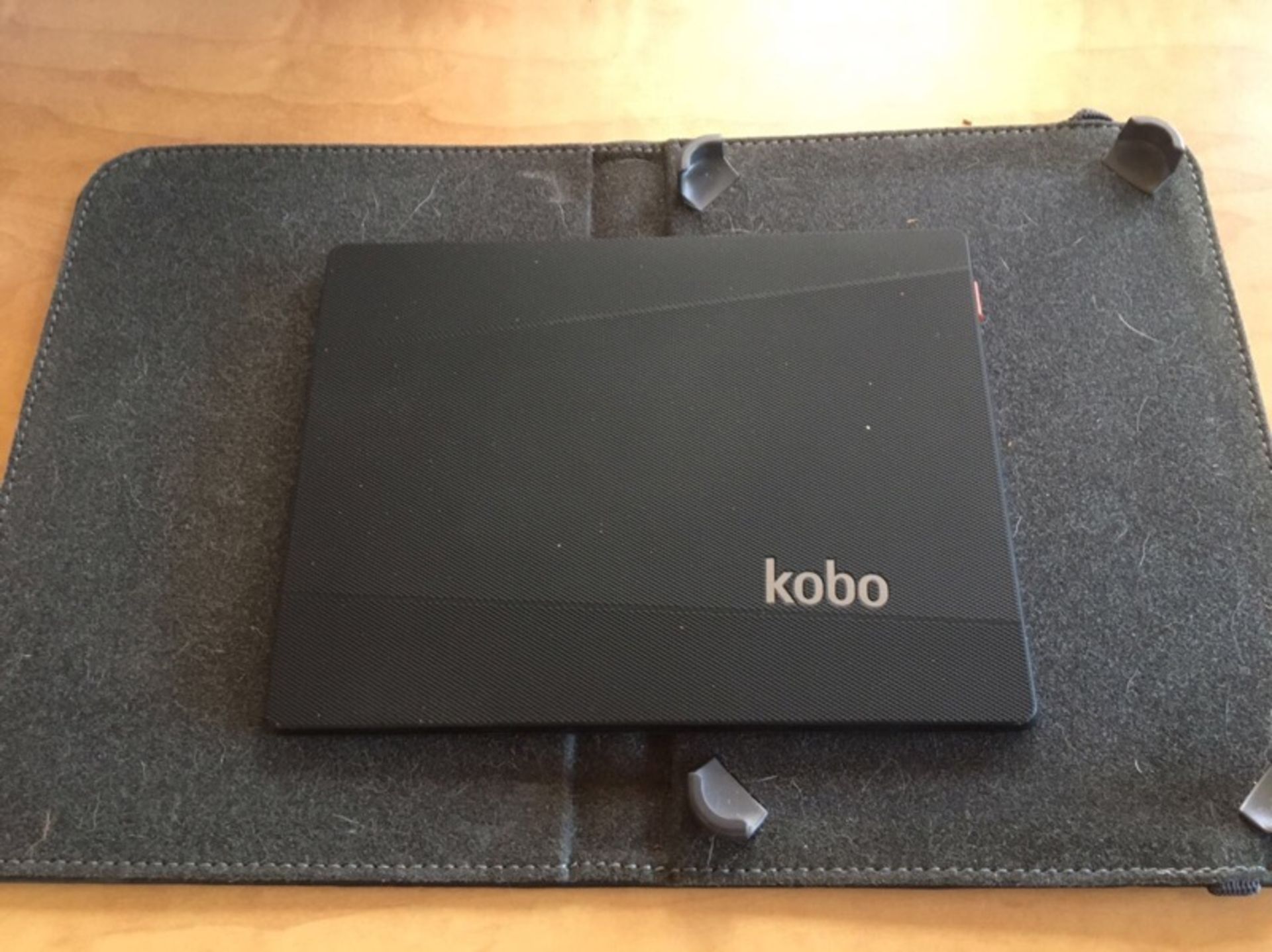 KOBO E READER + CASE - Image 2 of 2