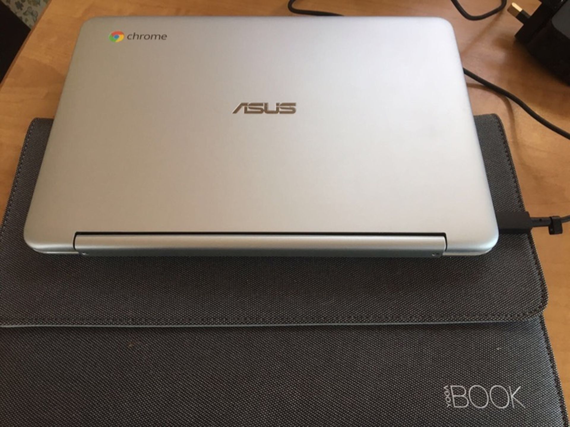 ASUS NOTEBOOK PC C100P WITH CASE & CHARGER - Image 3 of 3