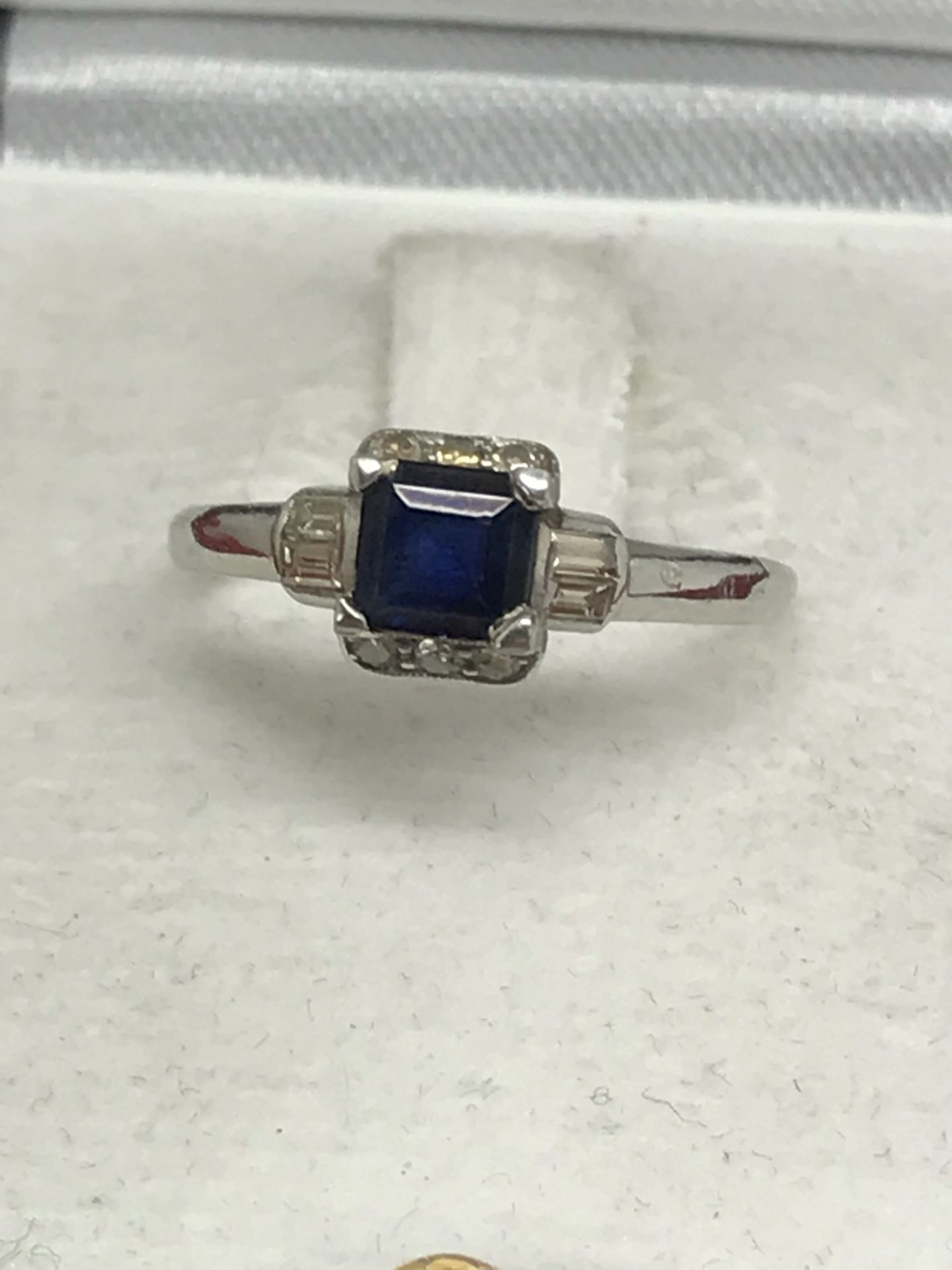 VINTAGE SAPPHIRE & DIAMOND SET IN PLAT/IRIDIUM 10%