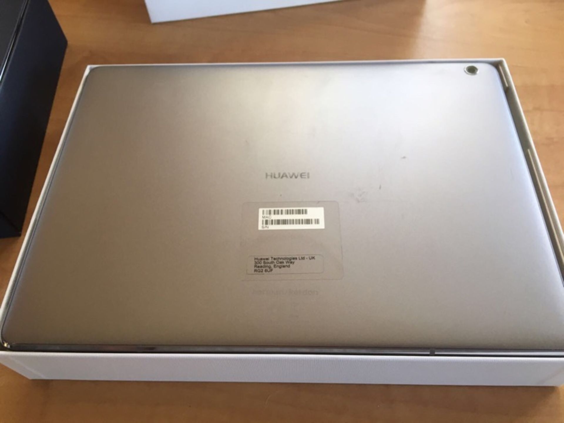 HUAWEI MEDIA PAD M3 LITE BOXED WITH PLUG NO LEAD - Image 2 of 2