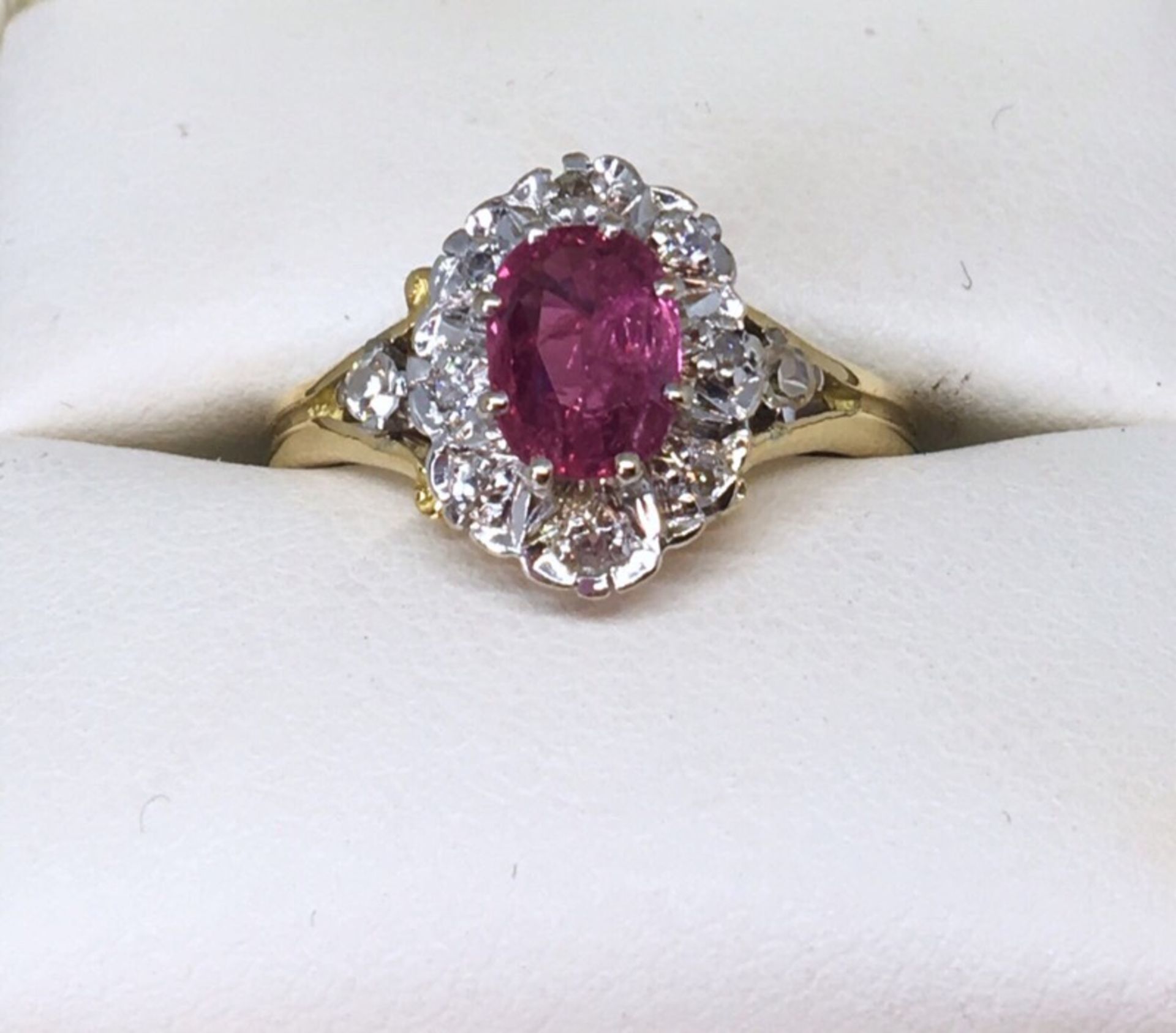 1970's VINTAGE 18ct GOLD RUBY & DIAMOND RING - Image 5 of 5