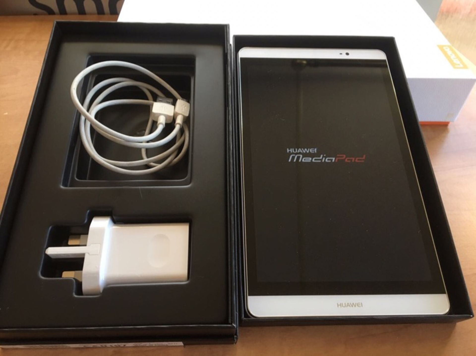 HUAWEI MEDIA PAD M2 8GB (M2-801l) BOXED WITH CHARGER