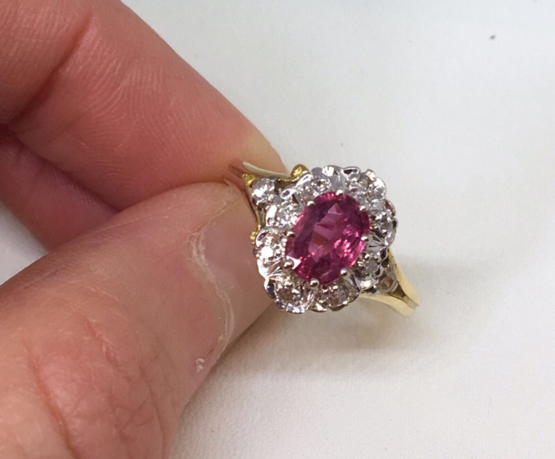 1970's VINTAGE 18ct GOLD RUBY & DIAMOND RING - Image 4 of 5