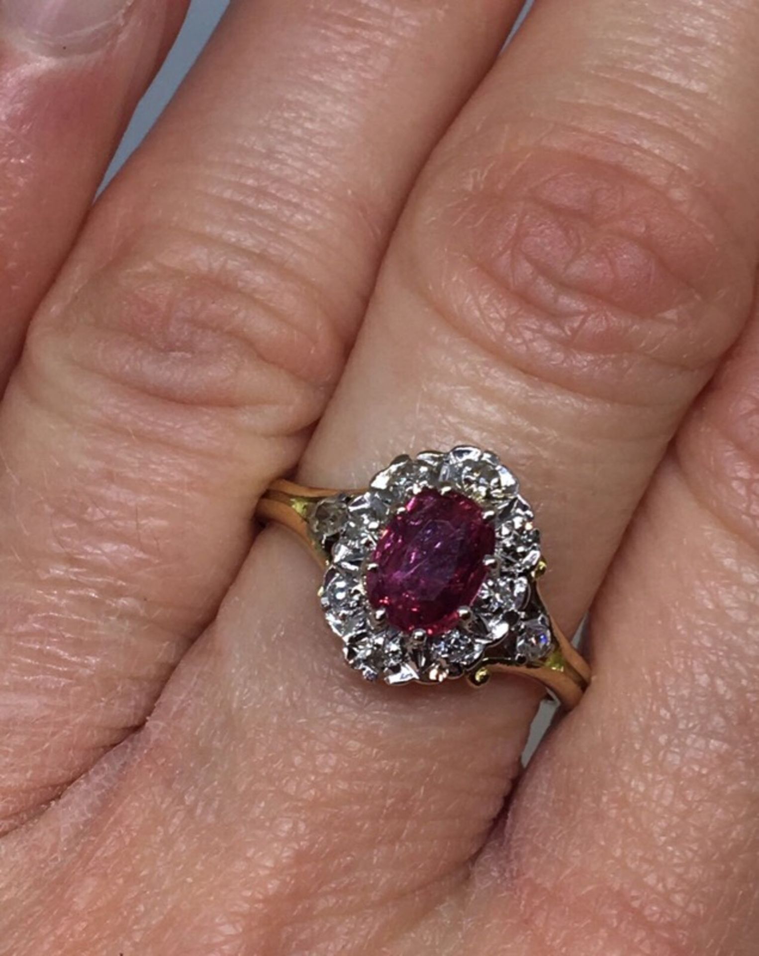 1970's VINTAGE 18ct GOLD RUBY & DIAMOND RING - Image 2 of 5