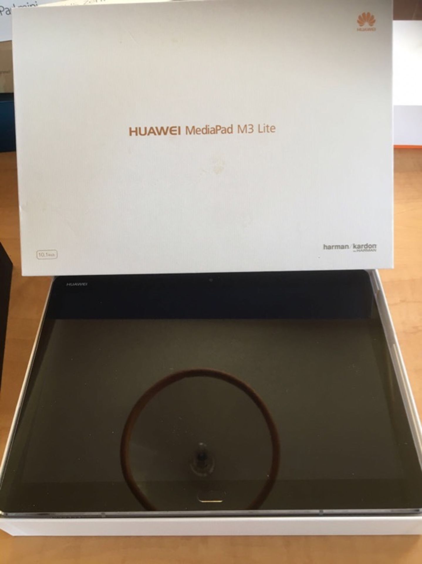 HUAWEI MEDIA PAD M3 LITE BOXED WITH PLUG NO LEAD