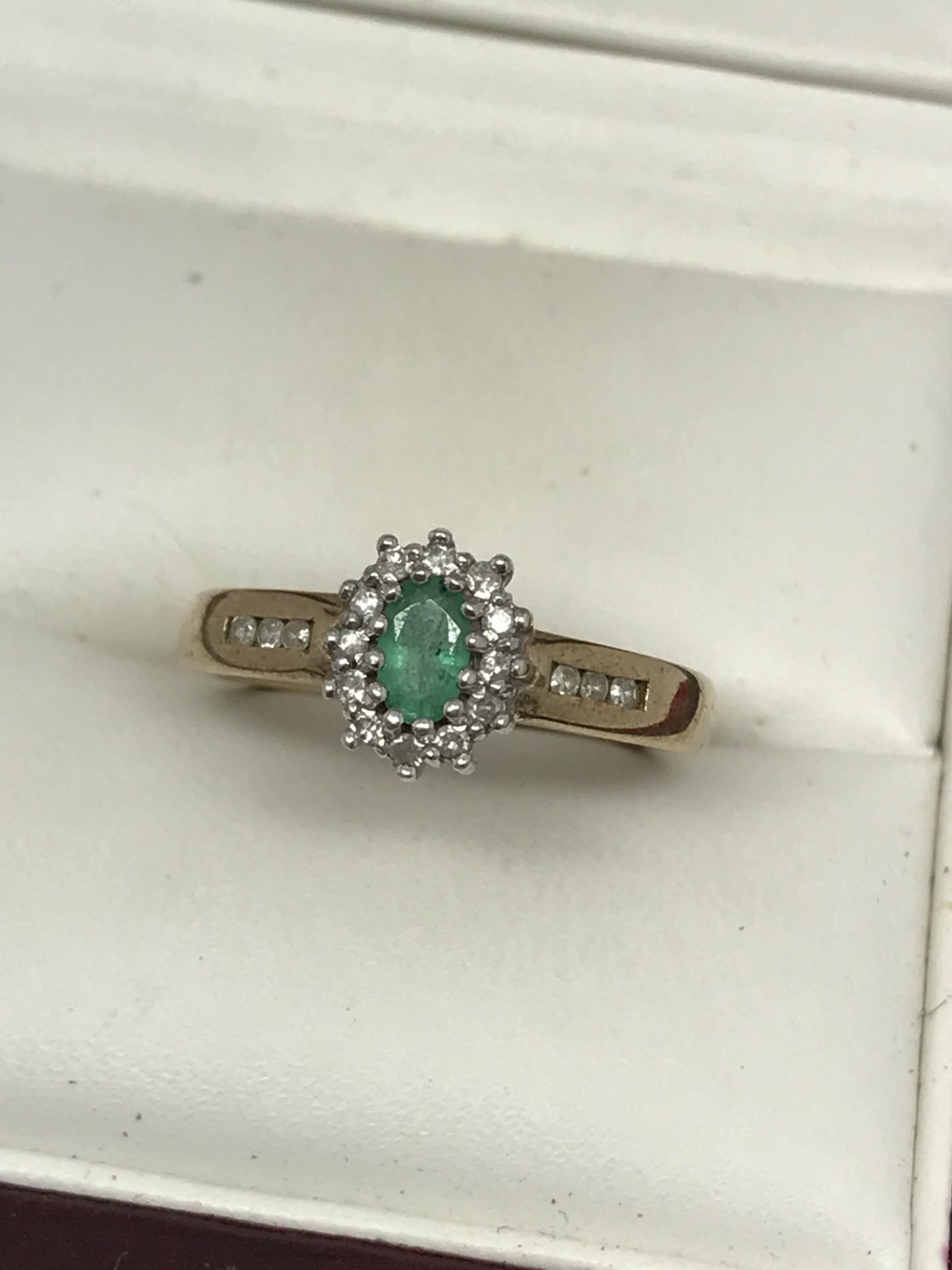 9ct EMERALD & DIAMOND CLUSTER RING