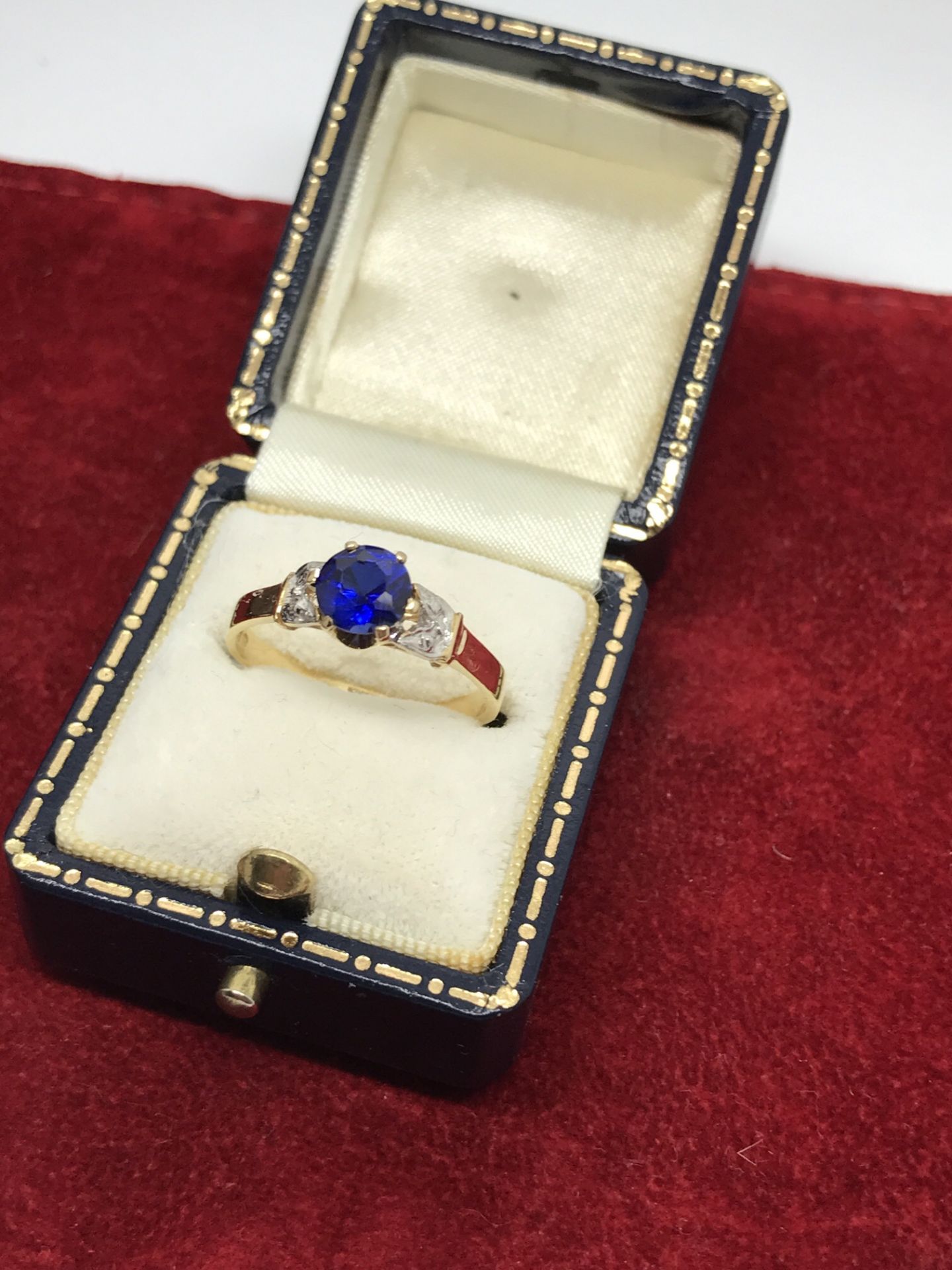 STUNNING BLUE SAPPHIRE & DIAMOND RING SET IN 18ct GOLD - Image 3 of 7