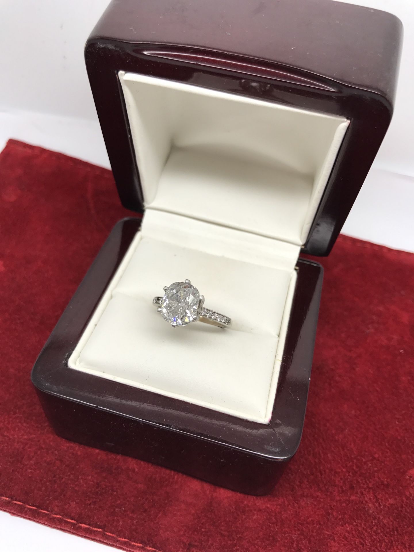 APPROX 3.75ct DIAMOND SOLITAIRE RING SET IN WHITE GOLD - Image 2 of 4