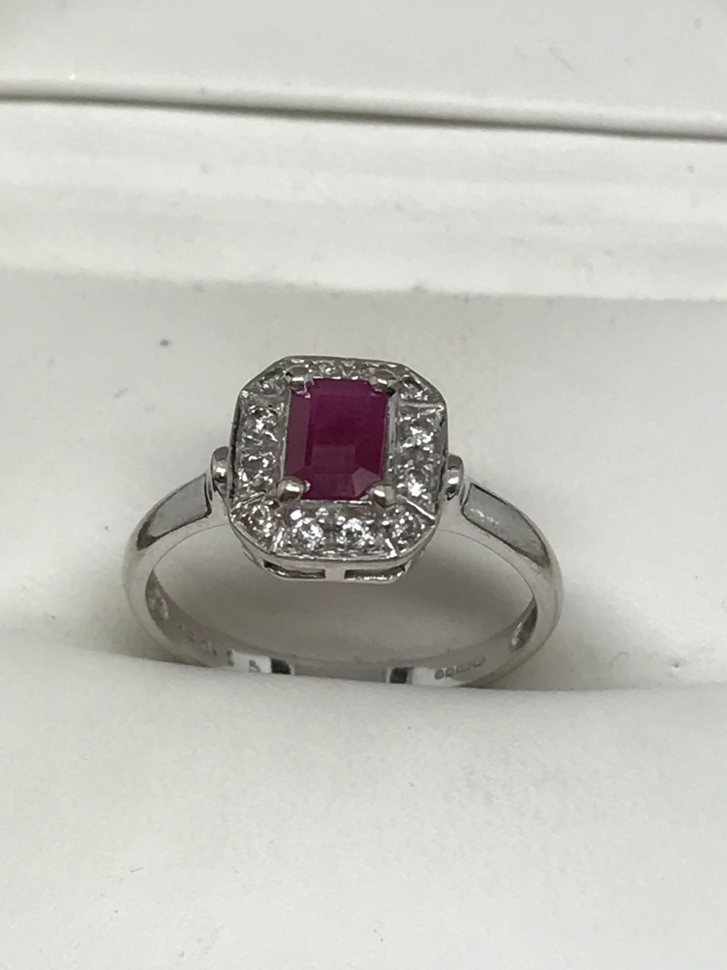 18ct WHITE GOLD RUBY & DIAMOND RING - Image 4 of 4