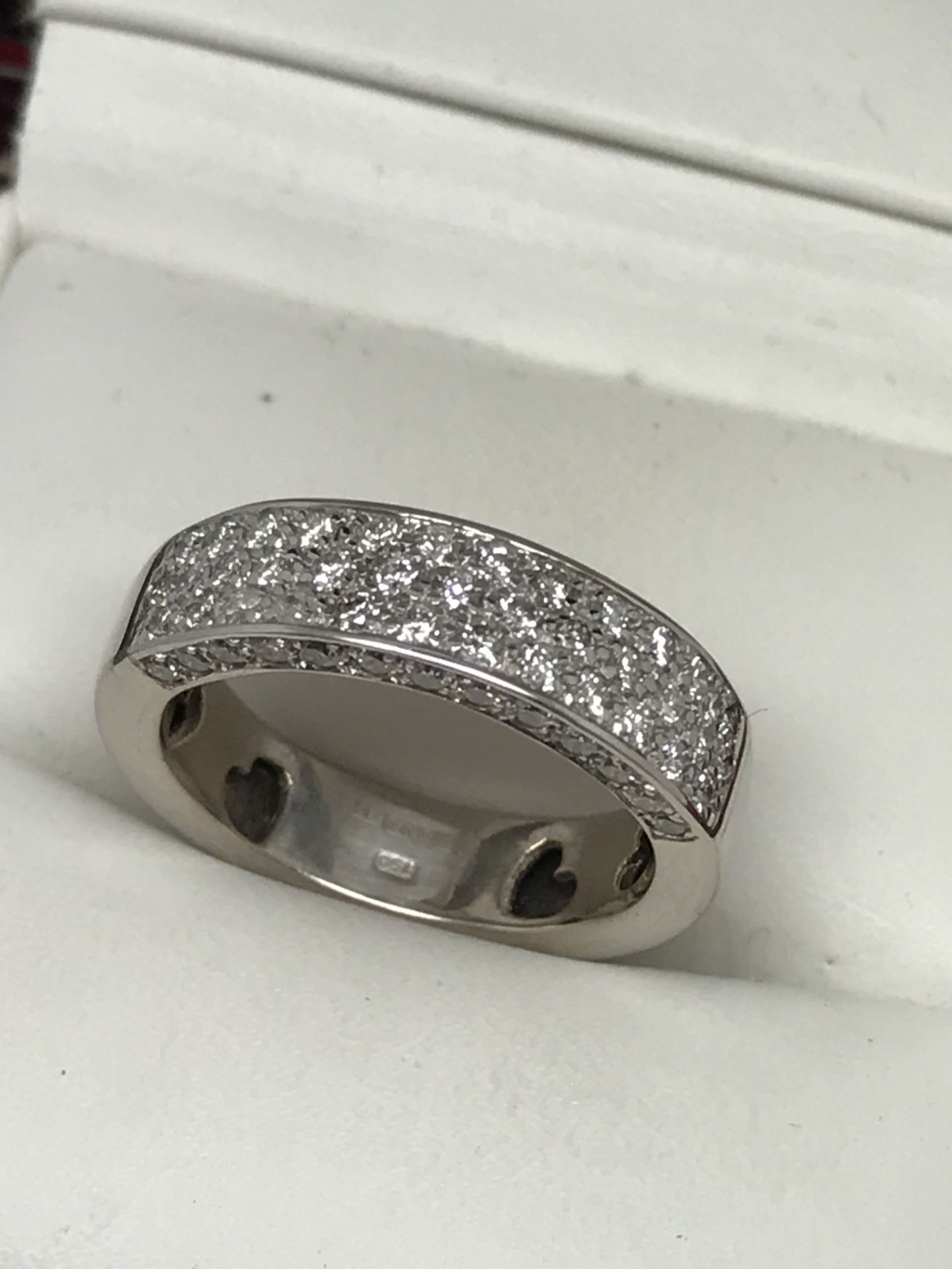 18ct WHITE GOLD 1.00ct DIAMOND BAND