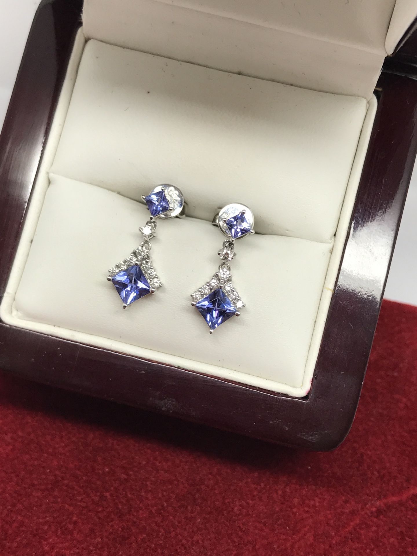 FINE 18ct GOLD TANZANITE & DIAMOND EARRINGS - Image 2 of 2