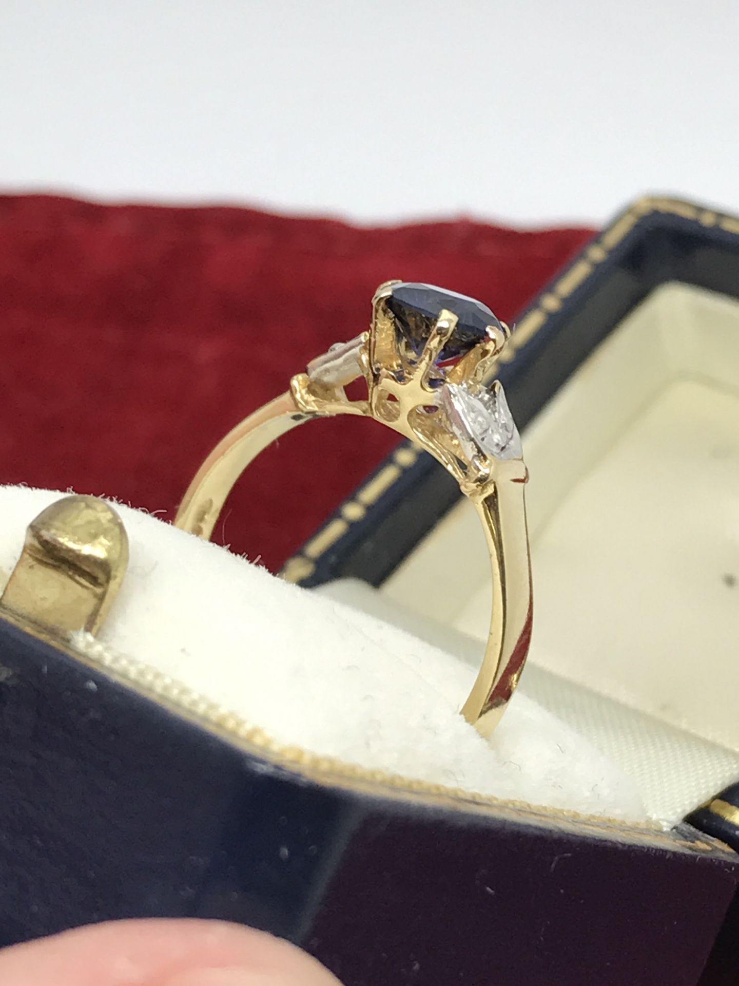 STUNNING BLUE SAPPHIRE & DIAMOND RING SET IN 18ct GOLD - Image 6 of 7