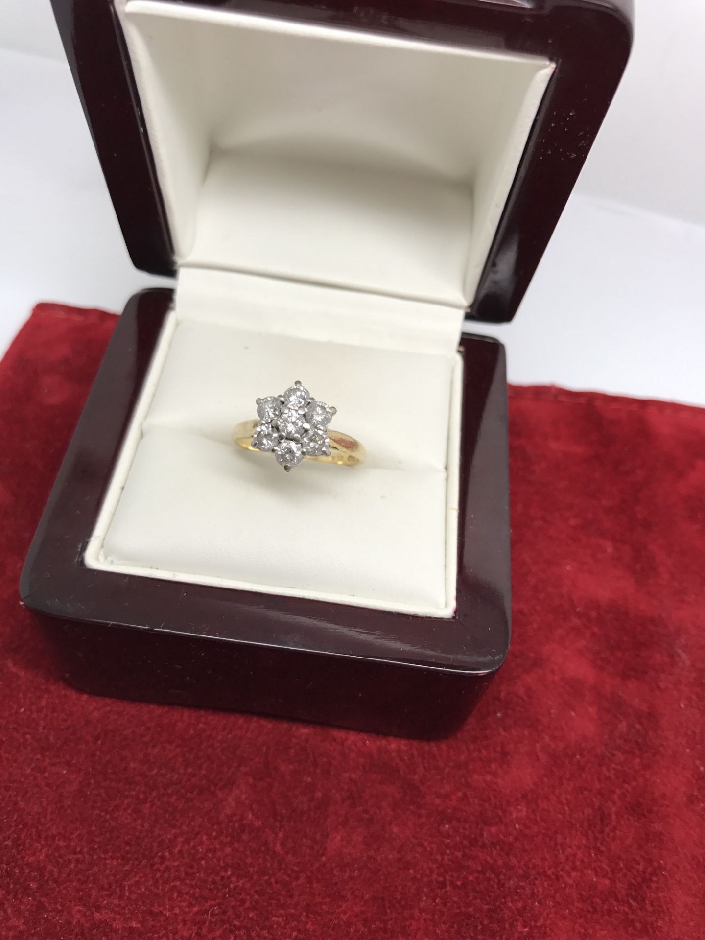 FINE 1.00ct 7 STONE DIAMOND CLUSTER RING SET IN 18ct GOLD - Image 2 of 3