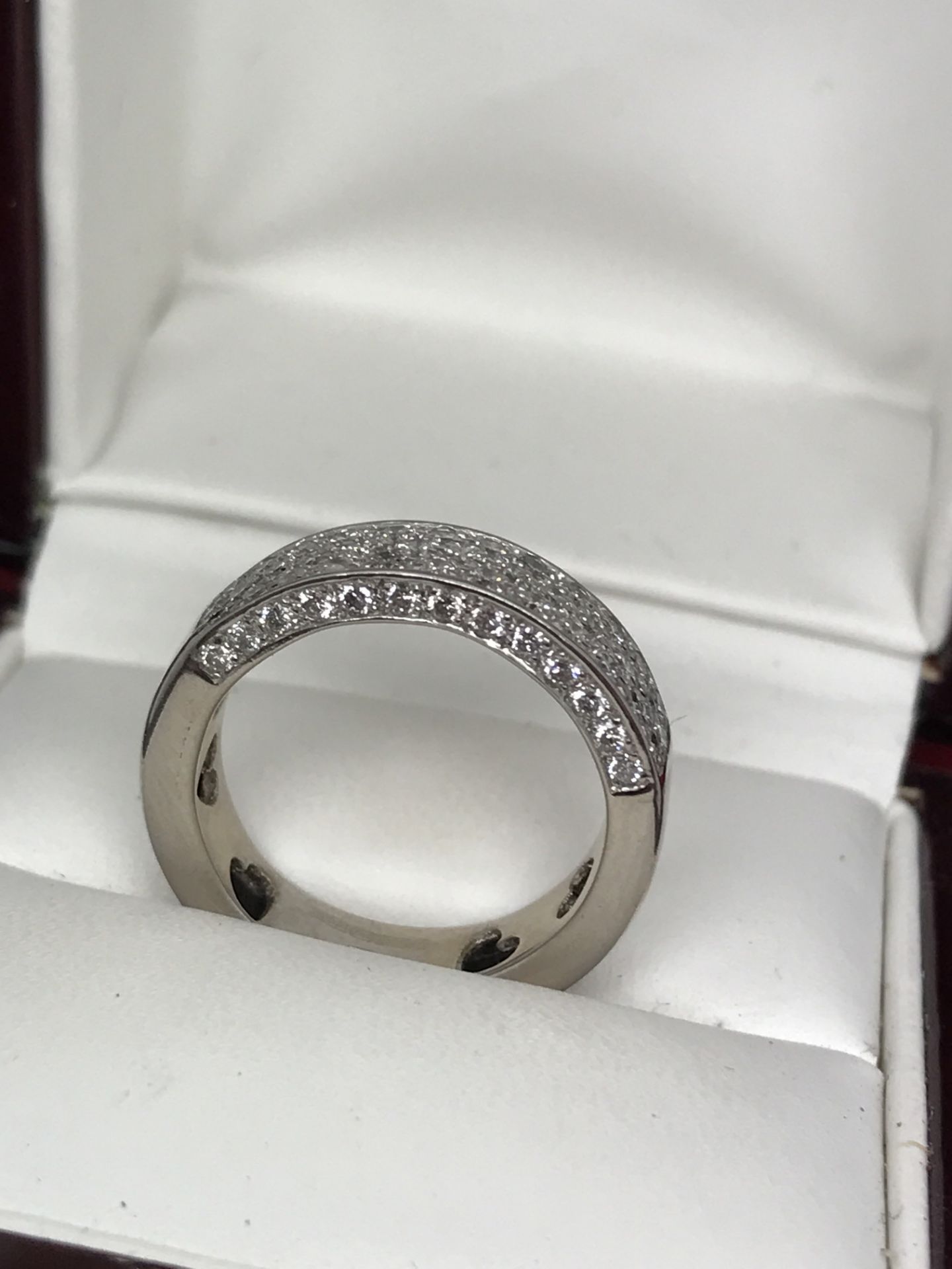 18ct WHITE GOLD 1.00ct DIAMOND BAND - Image 3 of 4