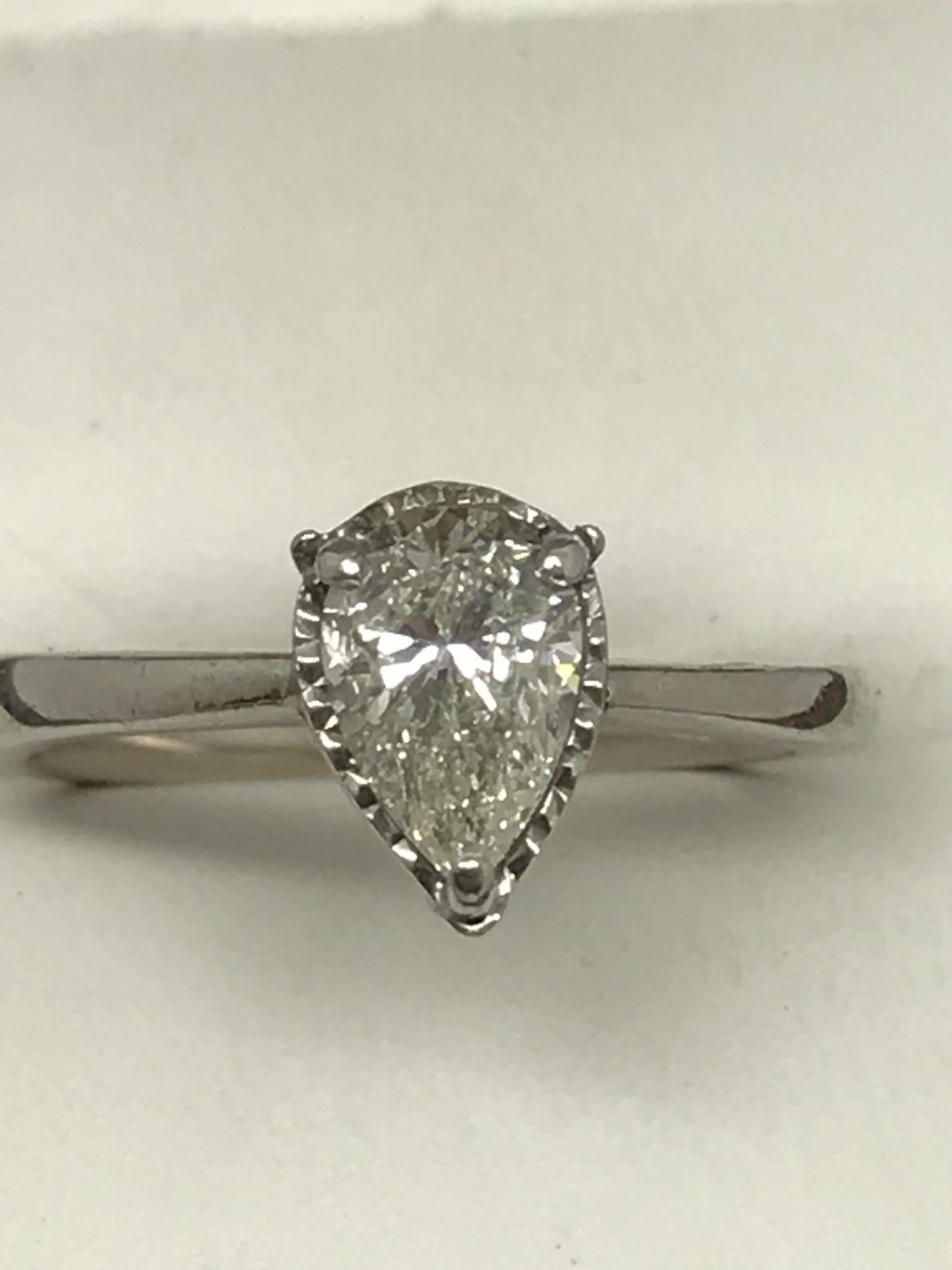 18ct GOLD PEAR SHAPED DIAMOND SOLITAIRE RING