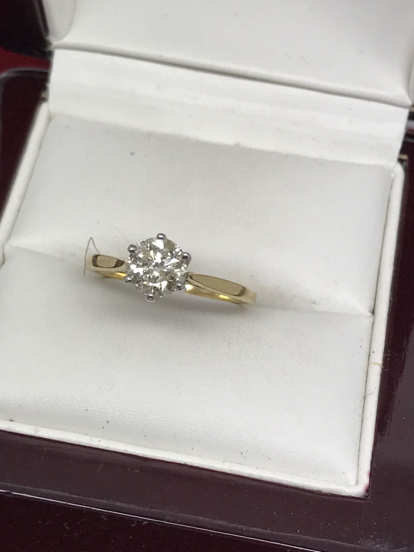 1.00ct DIAMOND SOLITAIRE RING SET IN YELLOW GOLD - Image 2 of 2