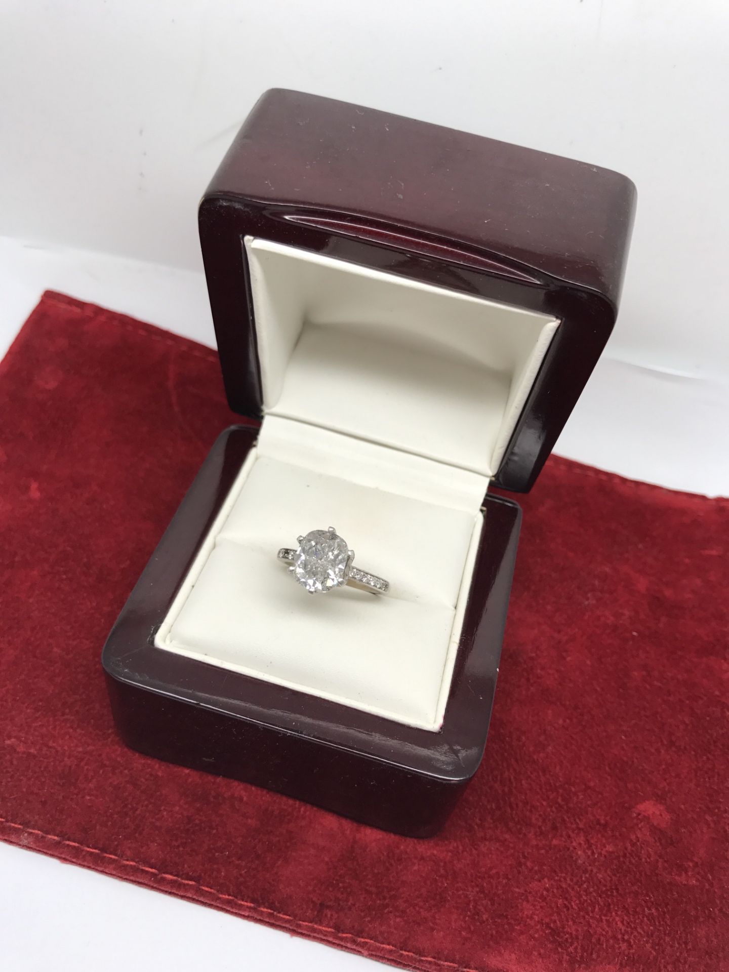 APPROX 3.75ct DIAMOND SOLITAIRE RING SET IN WHITE GOLD - Image 4 of 4