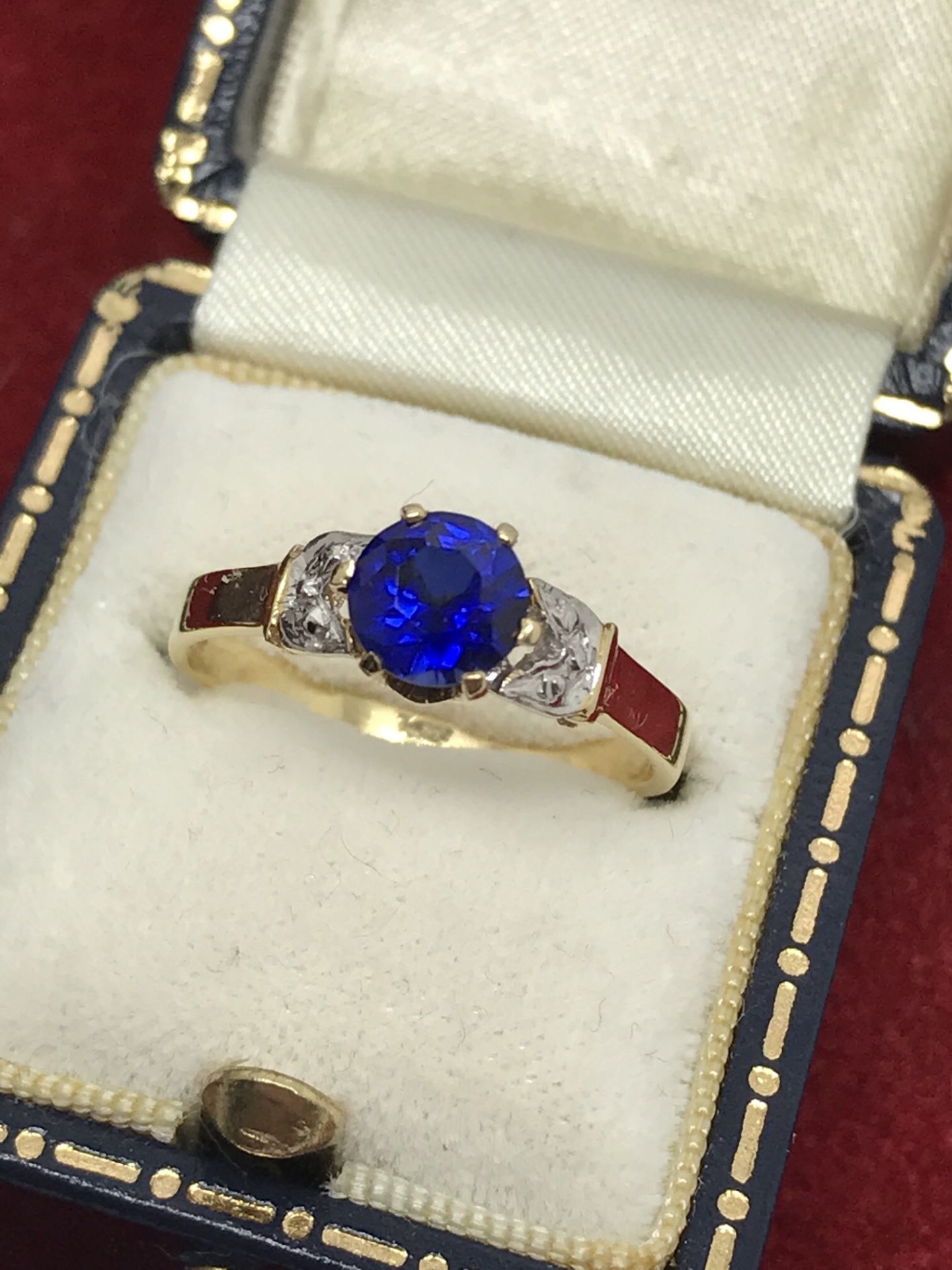STUNNING BLUE SAPPHIRE & DIAMOND RING SET IN 18ct GOLD - Image 2 of 7